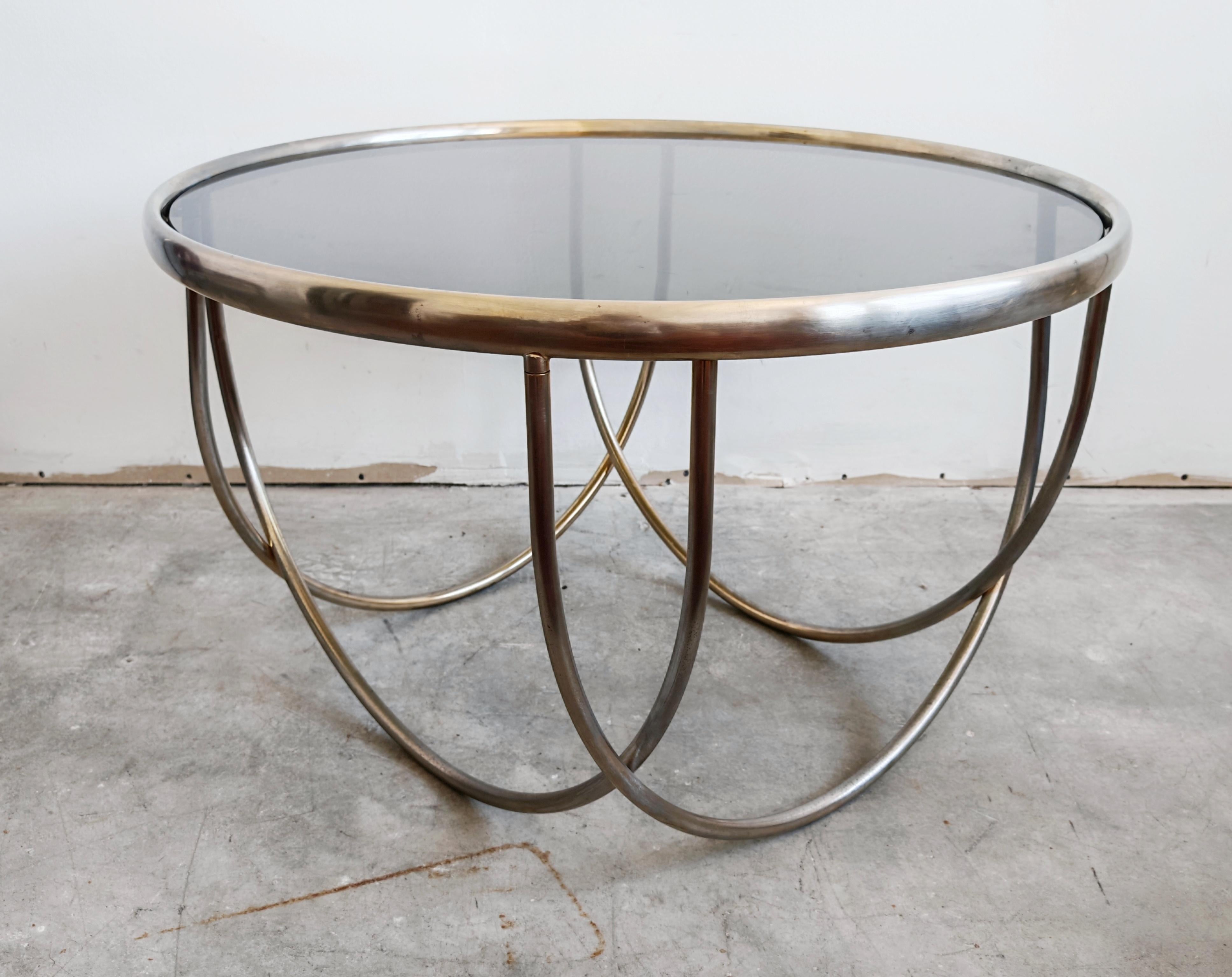 Tedesco Tavolino da caffè in stile Bauhaus con base in acciaio e piano in vetro colorato, Germania anni '70 in vendita