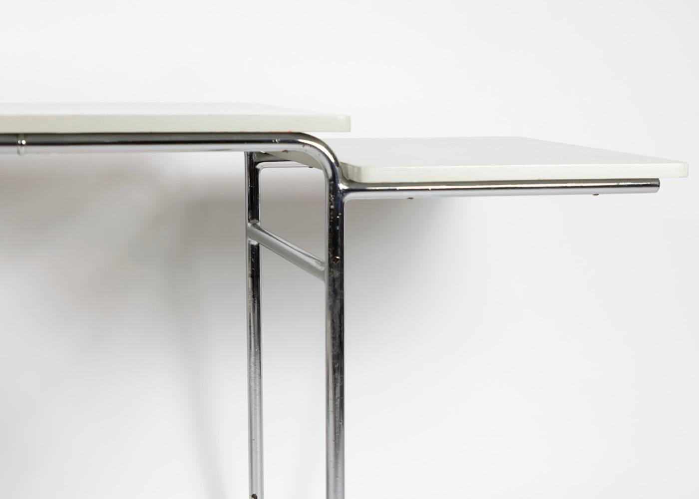 Great looking desk, made for Auping in the 1960s-1970s Bauhaus style
Chrome frame with plywood tops.
The main top has a very little chip.