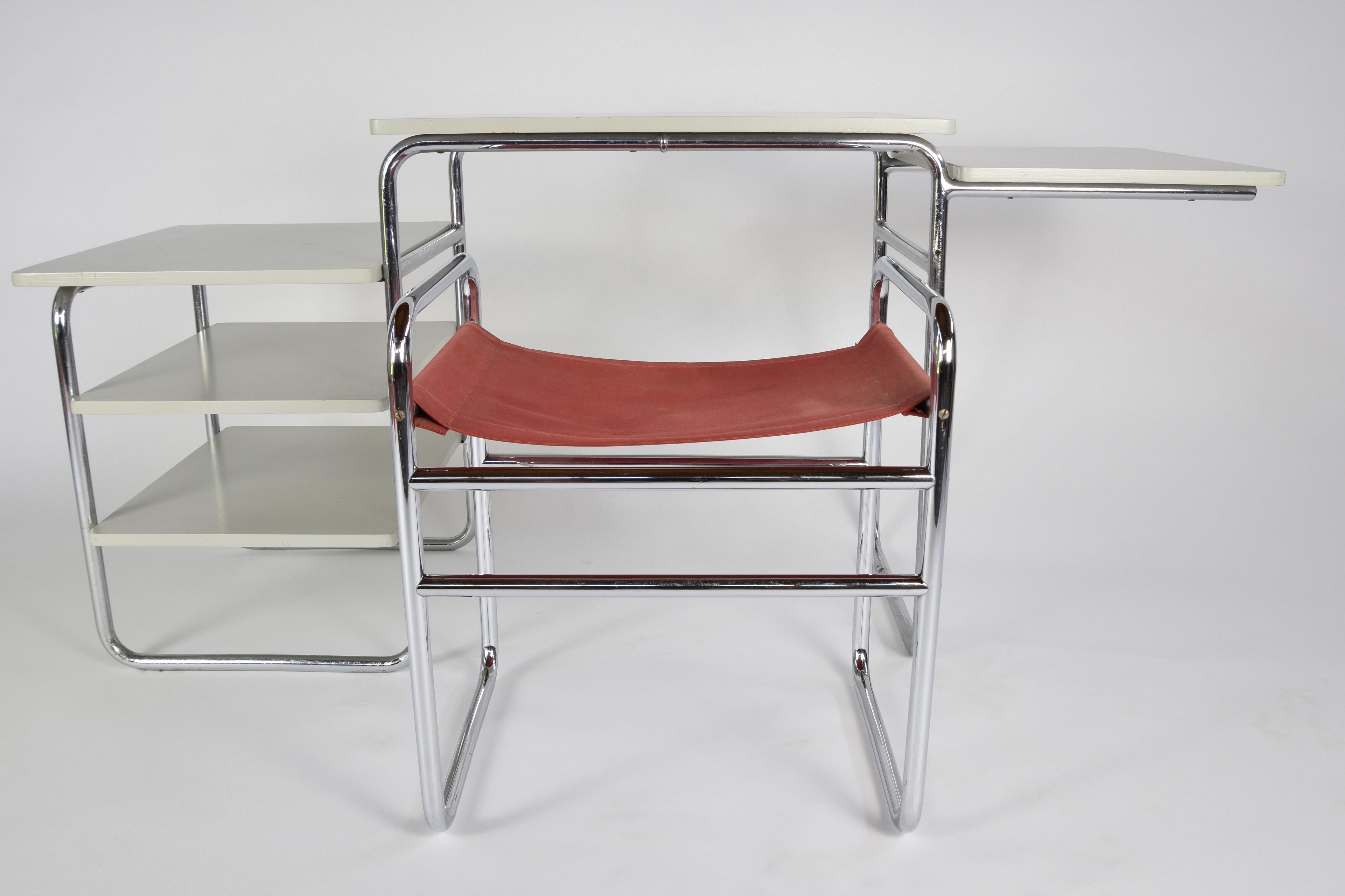 Great looking desk, made for Auping in the 1960s-1970s
Chrome frame with plywood tops. Stool not available.
