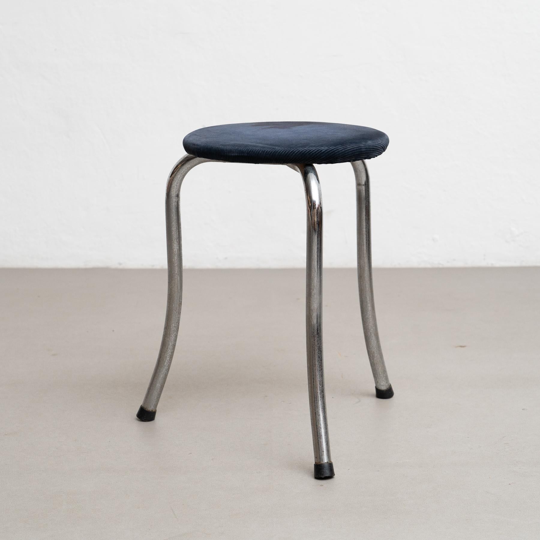 Bauhaus-Style Low Stool - Germany, 1940s

This Bauhaus-style low stool is a classic piece that reflects the functional and minimalist design that characterized this influential movement. Manufactured in Germany in the 1940s, its sleek and elegant