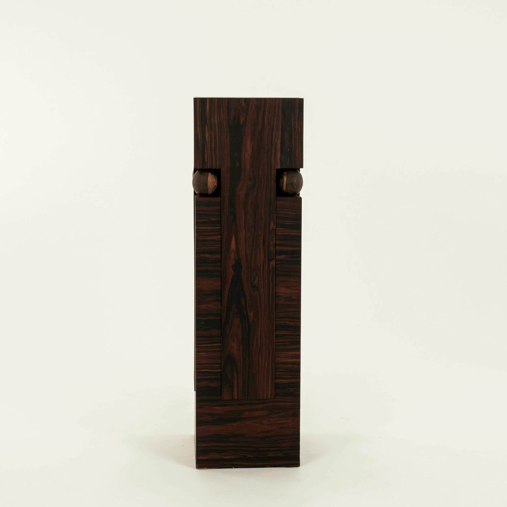 Sockel aus Makassar-Ebenholz im Bauhaus-Stil im Zustand „Gut“ im Angebot in Houston, TX