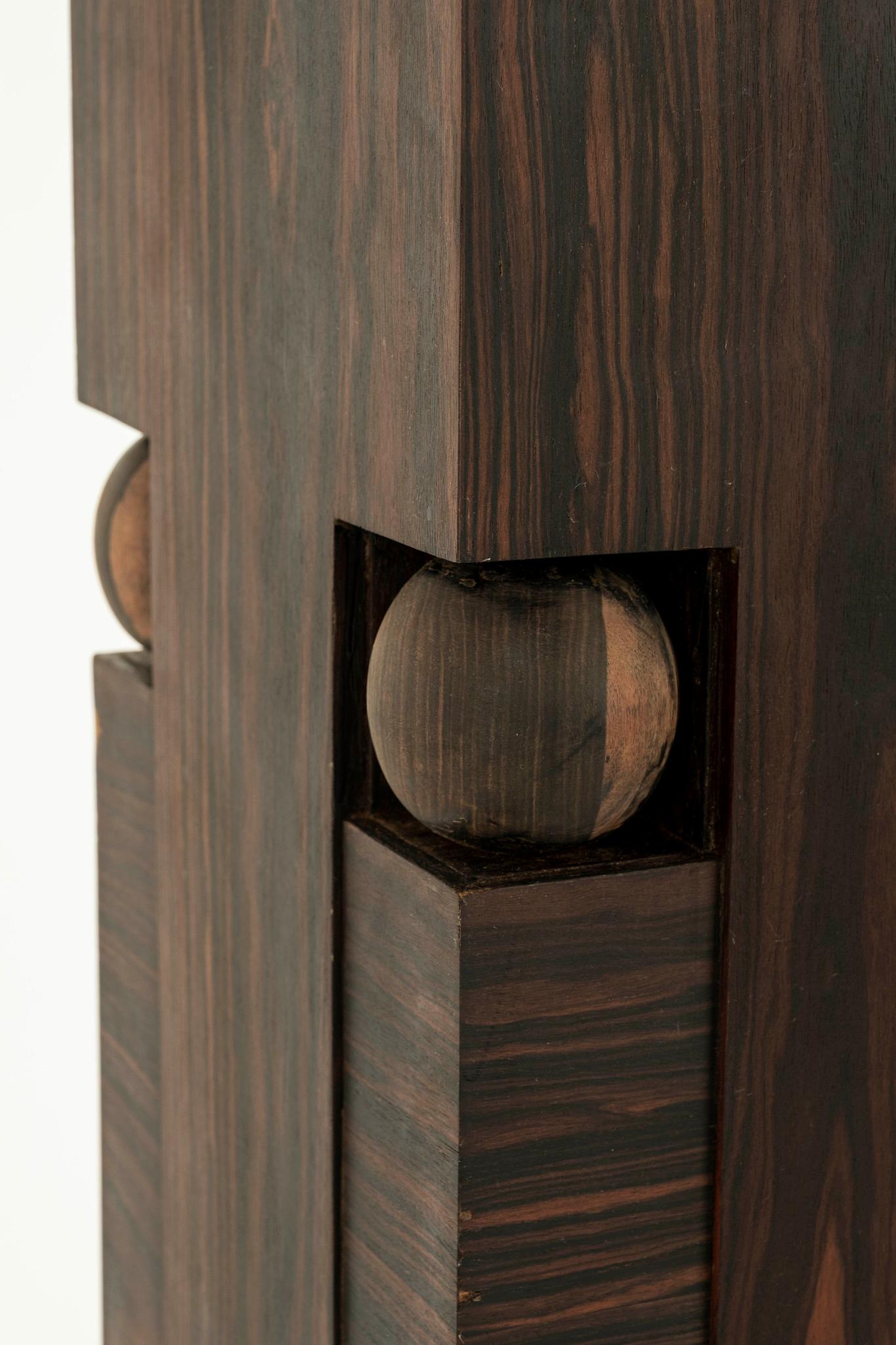 Sockel aus Makassar-Ebenholz im Bauhaus-Stil (Holz) im Angebot