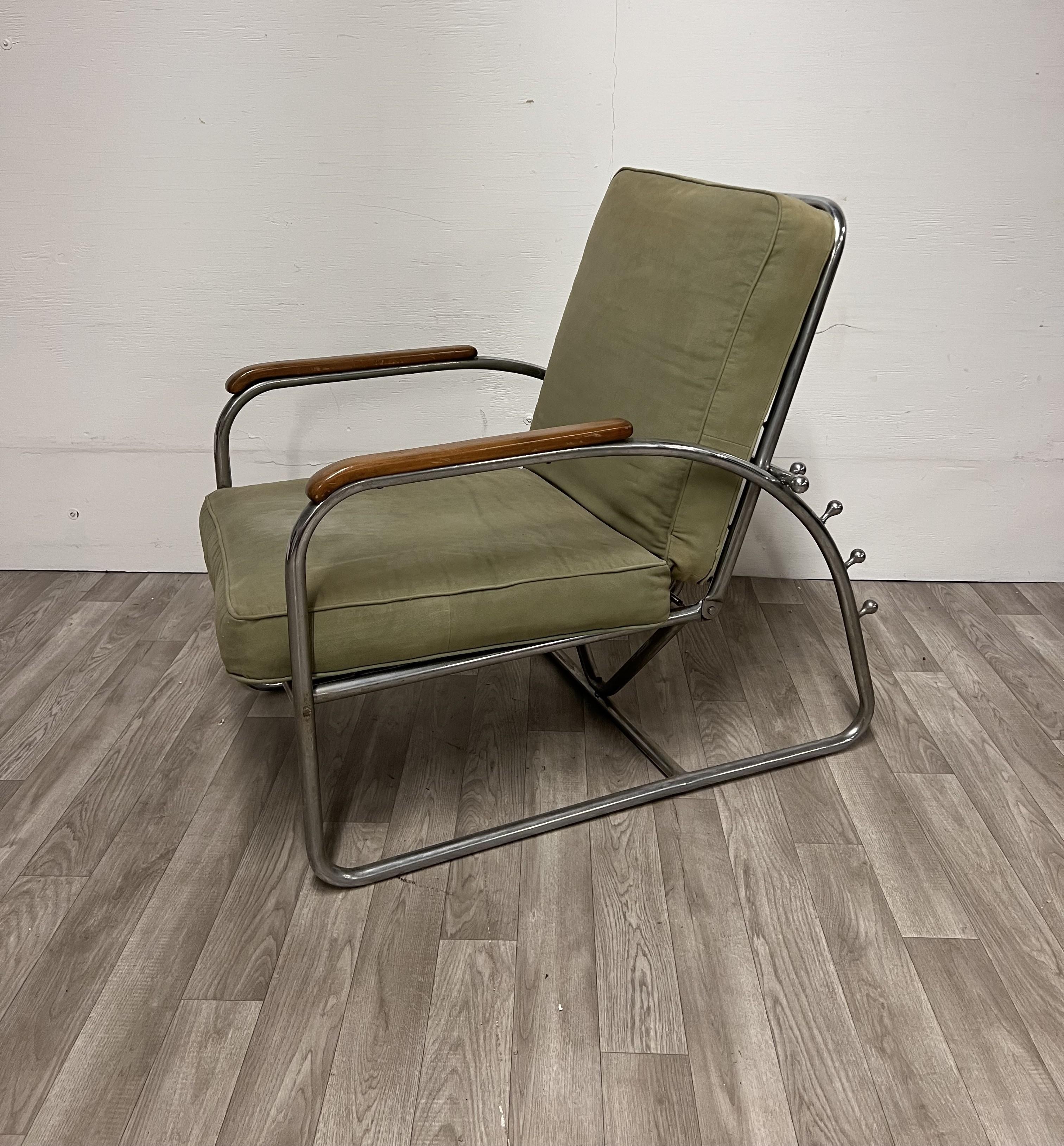La Silla Estilo Bahaus se reclina en 4 ángulos diferentes y se extiende completamente hasta 15 cm