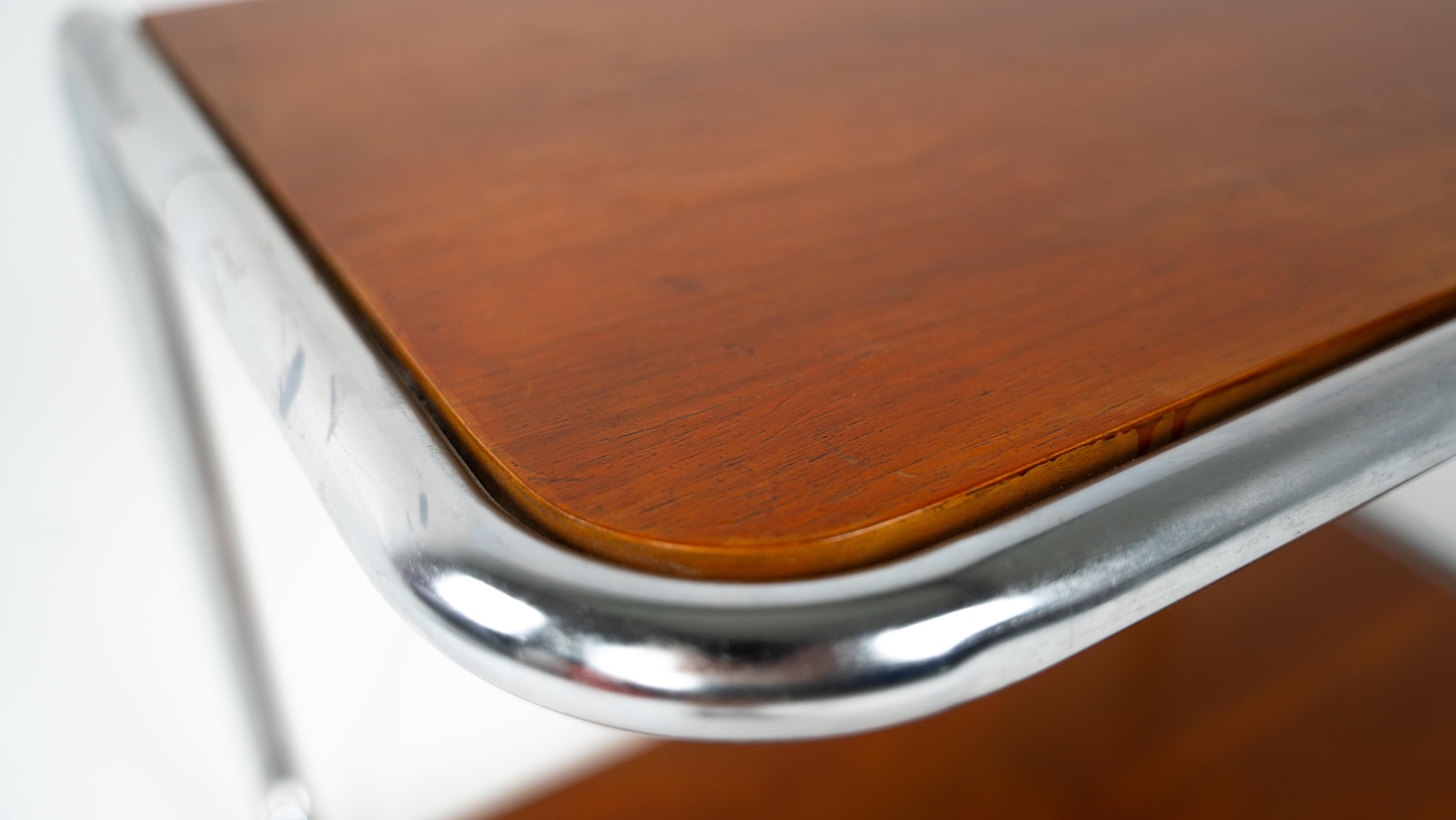 Bauhaus Side Table, 1970s, Yugoslavia

A sleek side table crafted in the spirit of the Bauhaus movement during the 1970s in Yugoslavia. It features a minimalist design with clean lines and a functional form. The frame is made of chromed tubular