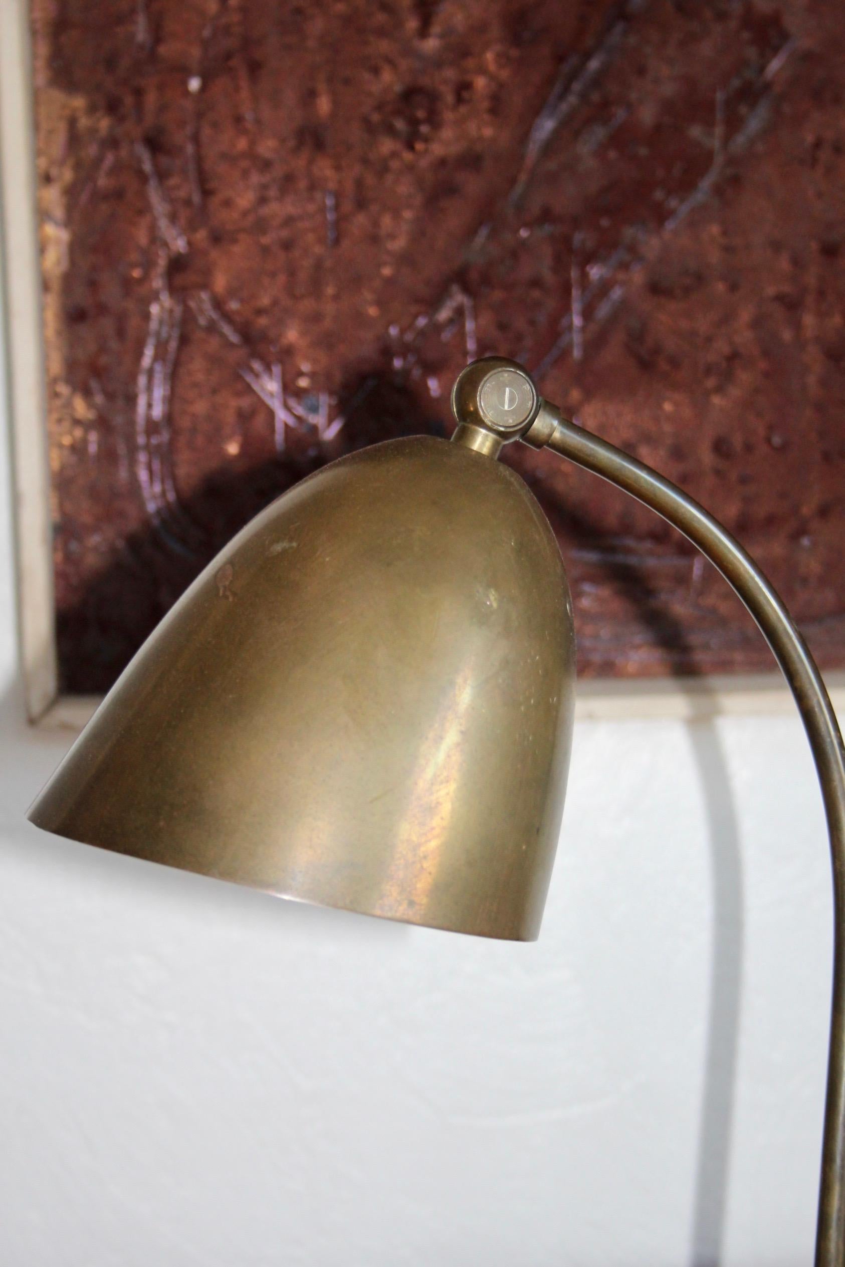 Bauhaus style table lamp In Good Condition For Sale In grand Lancy, CH