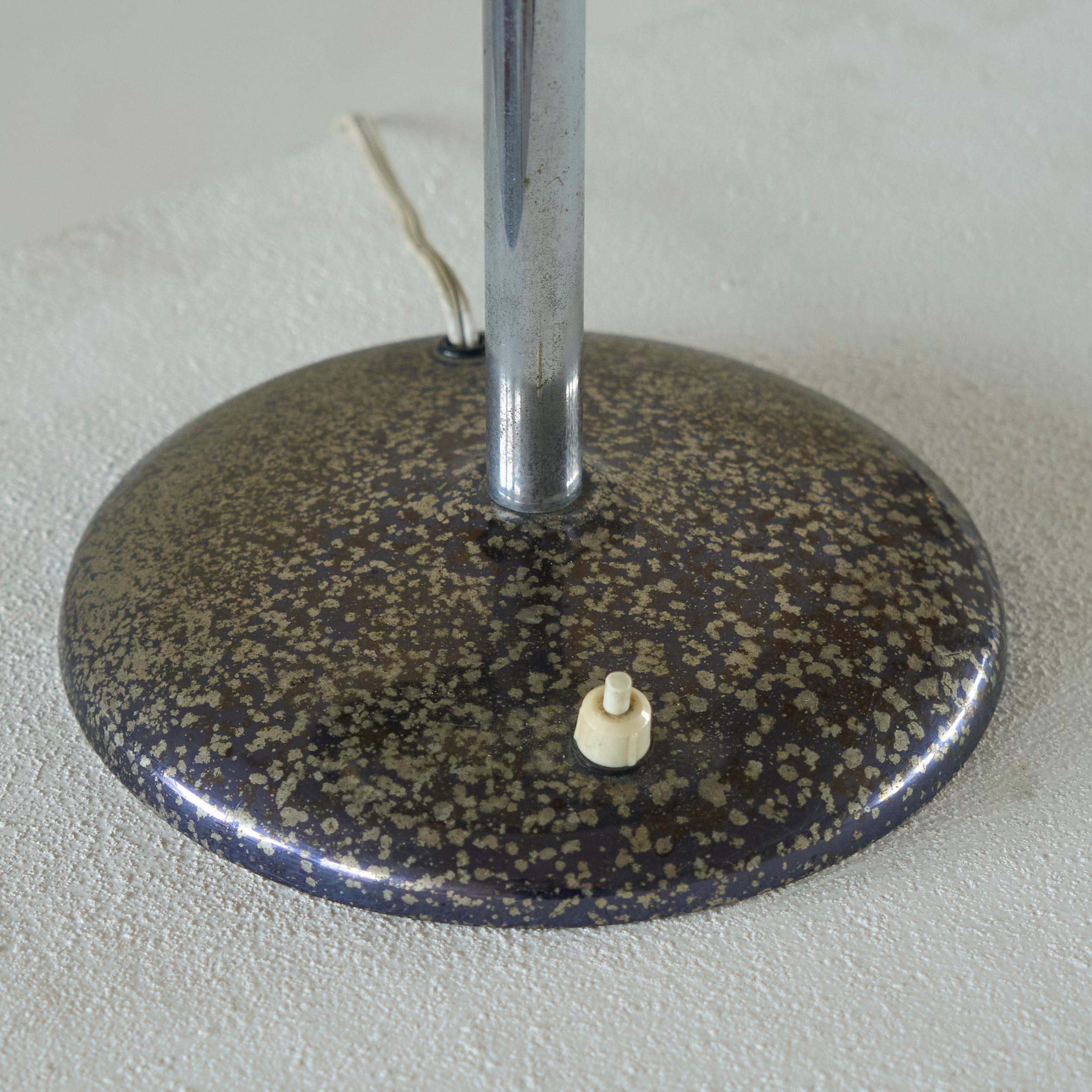 Lámpara de mesa estilo Bauhaus de plata patinada y cristal años 40 Metal en venta