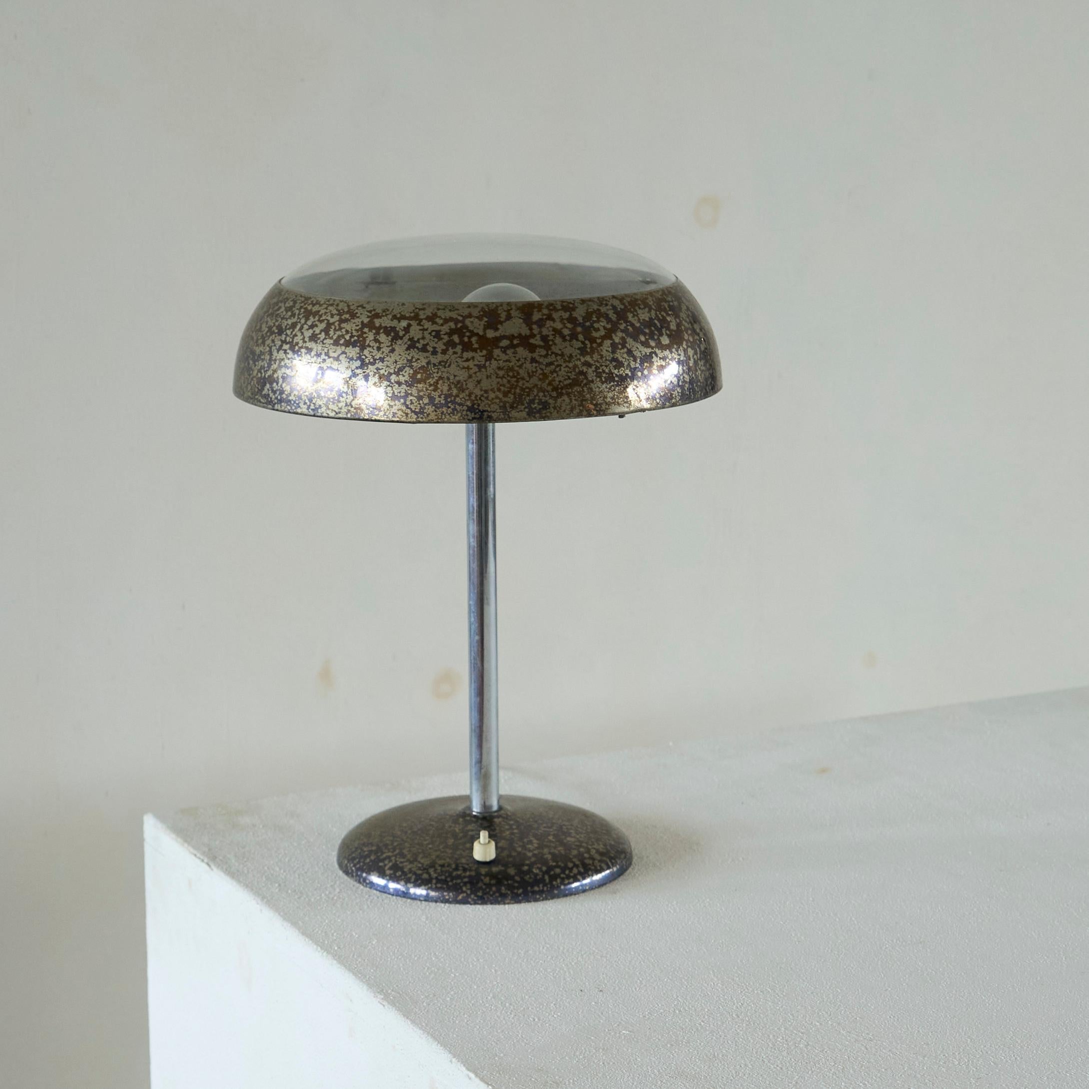 Lámpara de mesa estilo Bauhaus de plata patinada y cristal años 40 en venta 1