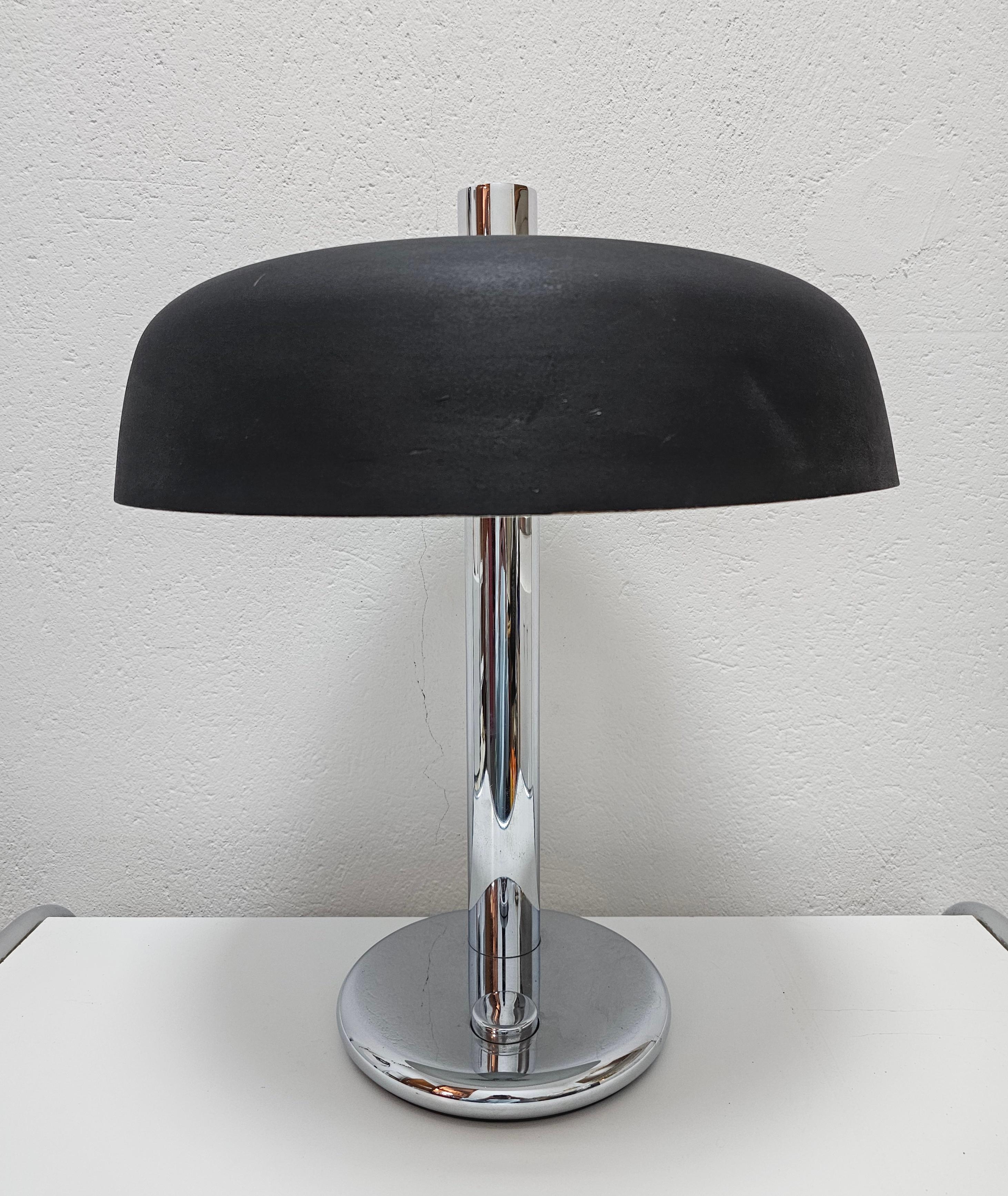 Bauhaus Style Table Lamp Model 7603 designed by Heinz Pfaender for Hillebrand  In Good Condition For Sale In Beograd, RS