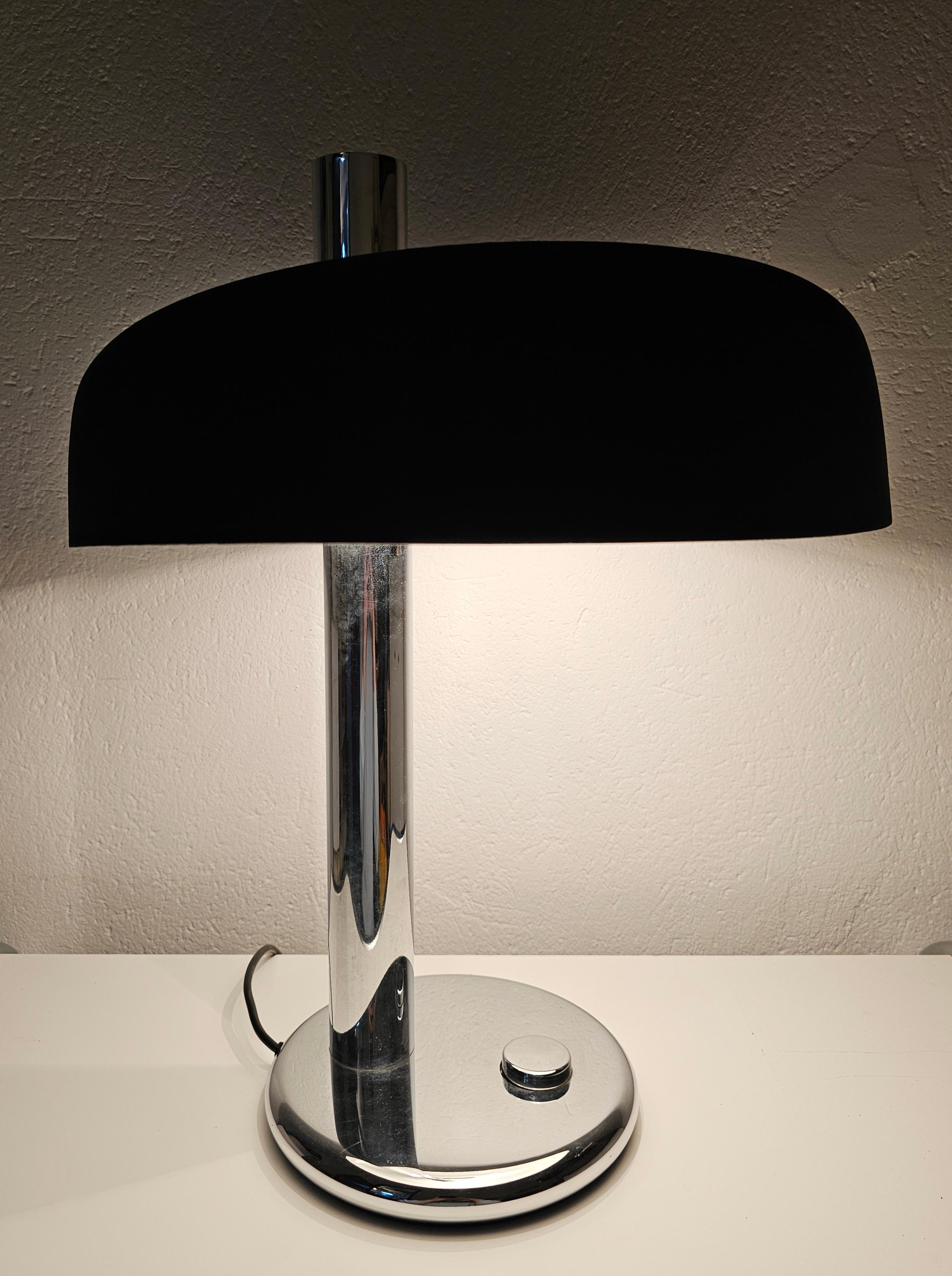 Bauhaus Style Table Lamp Model 7603 designed by Heinz Pfaender for Hillebrand  For Sale 2