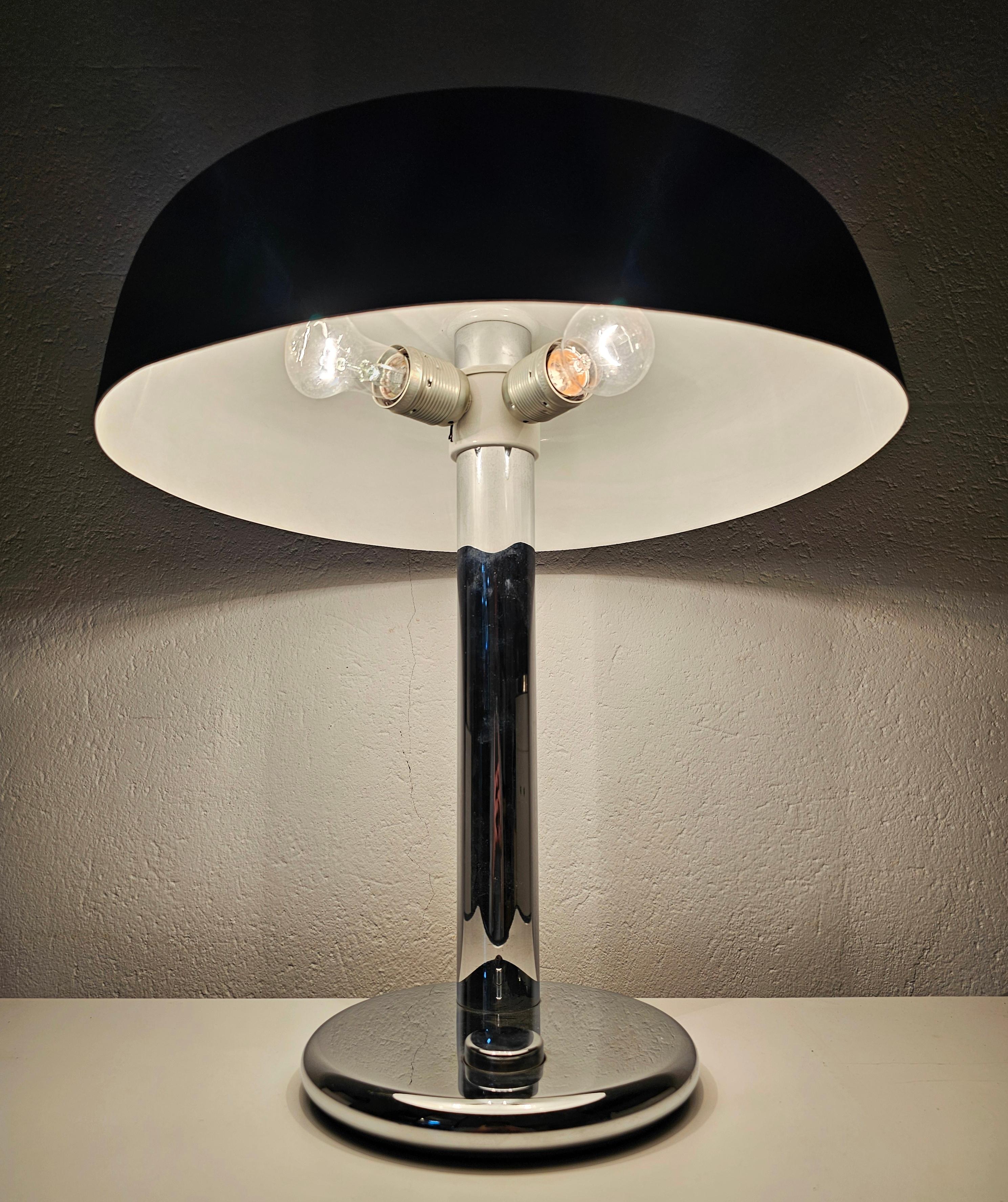 Bauhaus Style Table Lamp Model 7603 designed by Heinz Pfaender for Hillebrand  For Sale 3