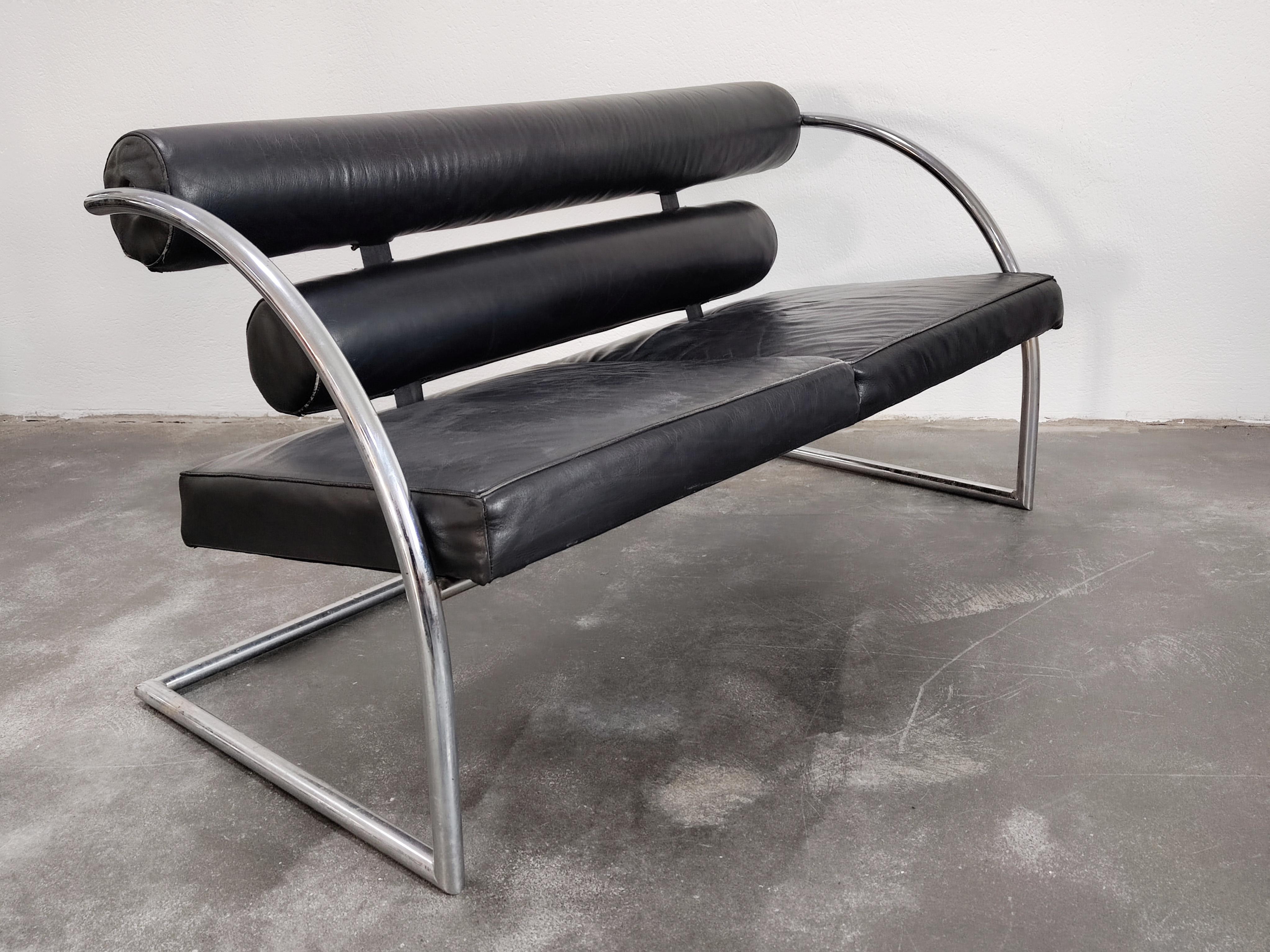 Bauhaus Style Two-Seater Leather Sofa, Switzerland 1970s For Sale 3