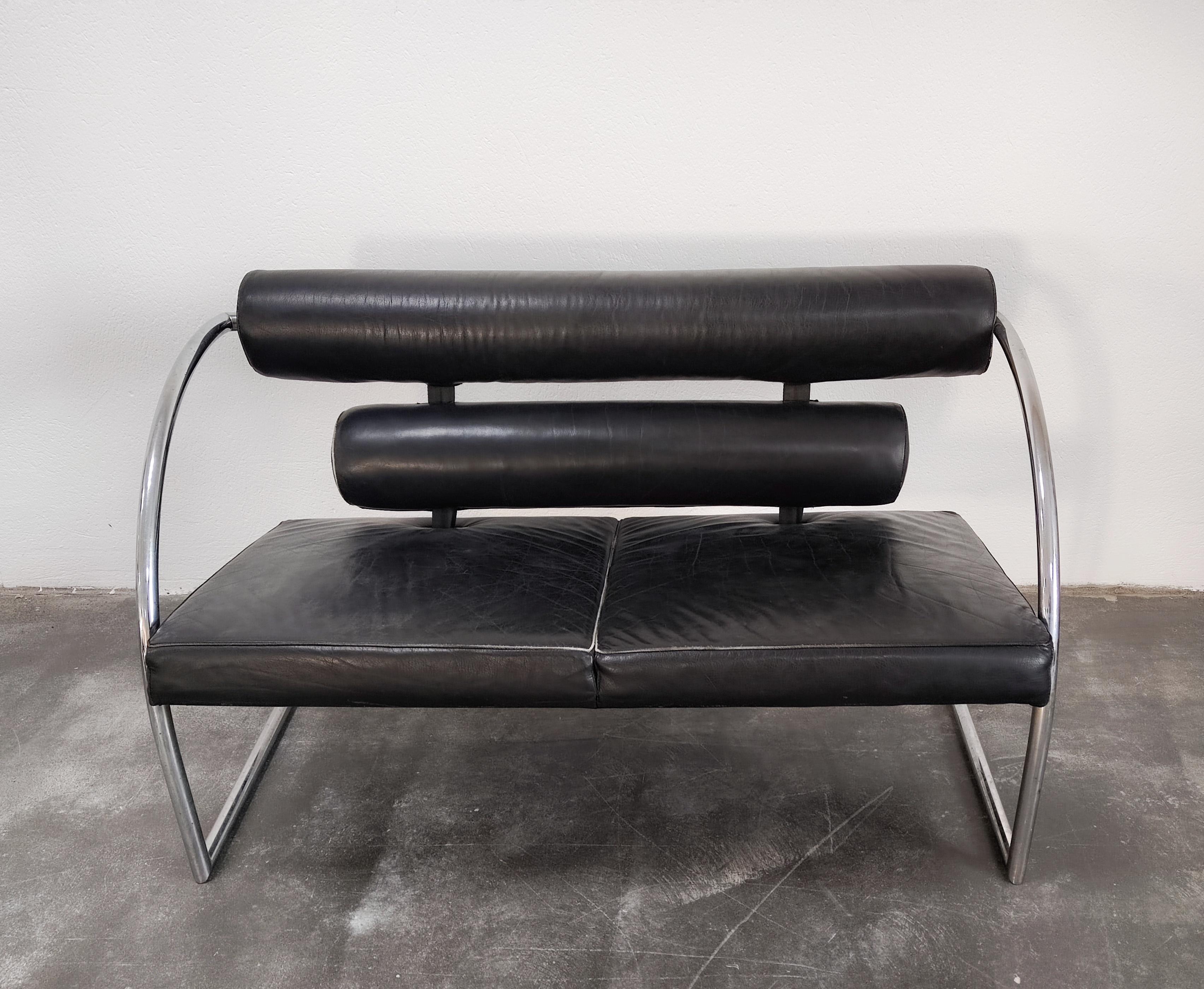 Bauhaus Style Two-Seater Leather Sofa, Switzerland 1970s For Sale 4