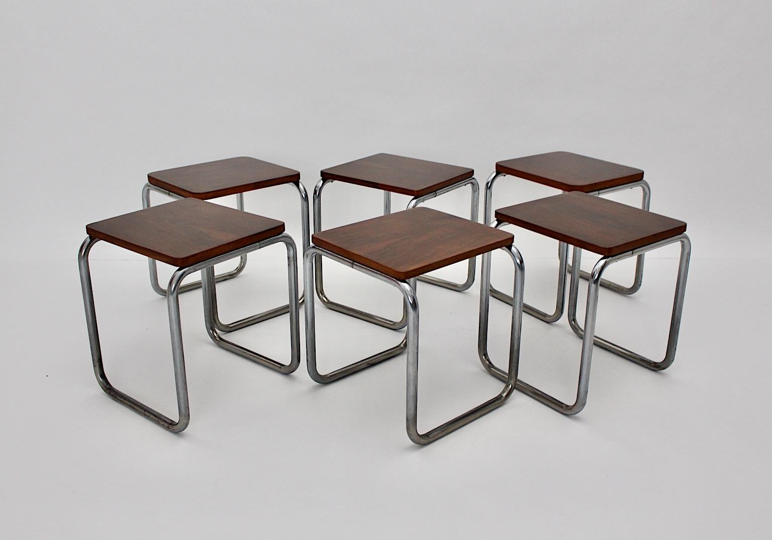 Polychromé Style Bauhaus Vintage Noyer Métal Six Tabourets Karl Fostel's Erben 1930s Vienne en vente