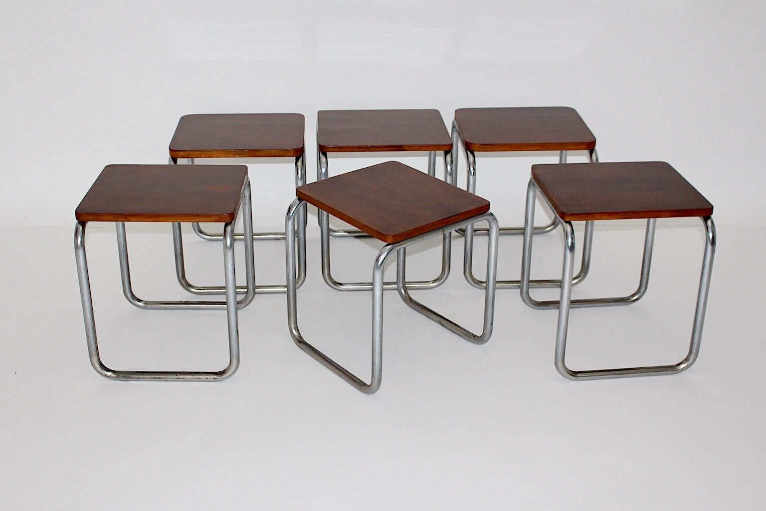 20ième siècle Style Bauhaus Vintage Noyer Métal Six Tabourets Karl Fostel's Erben 1930s Vienne en vente