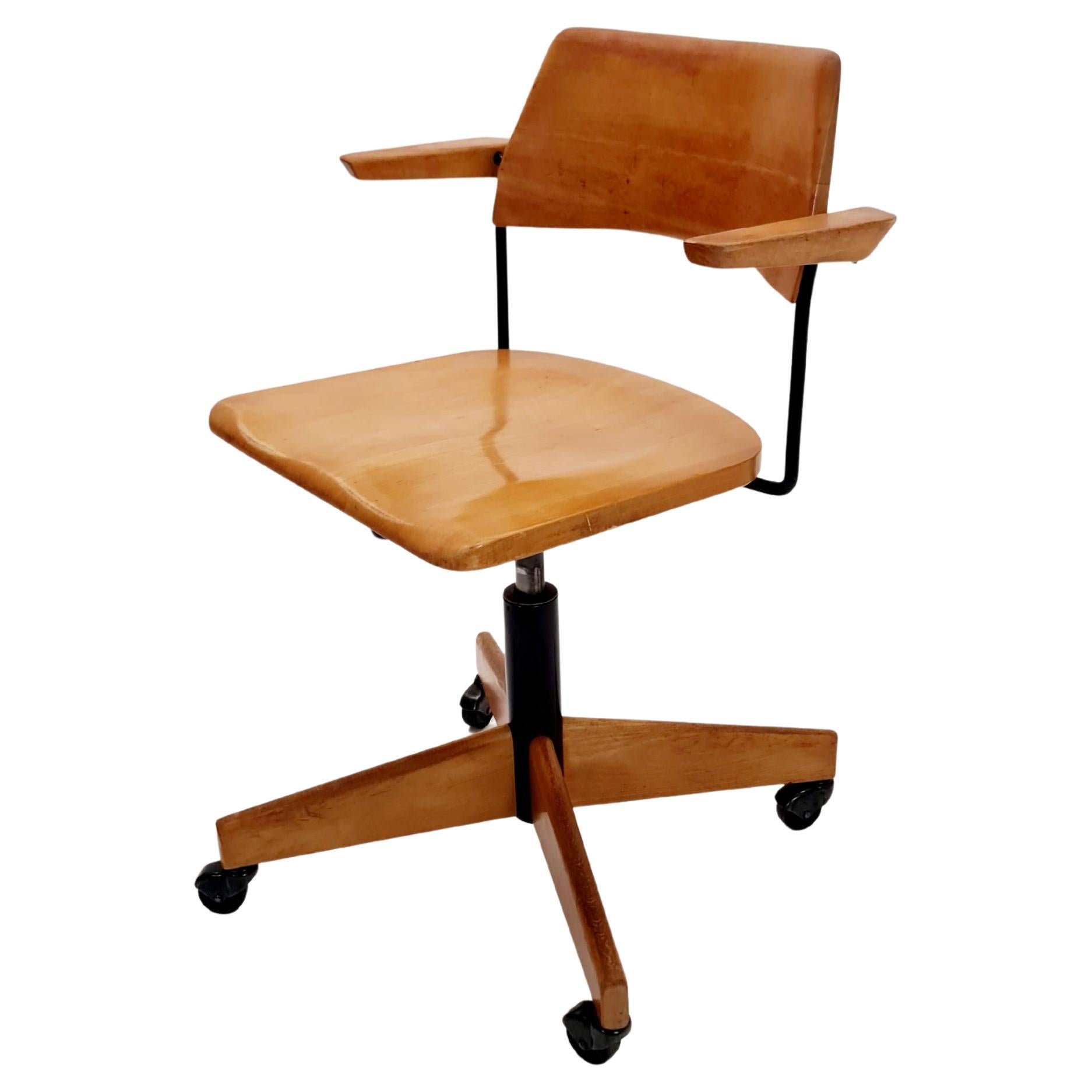 Bauhaus swivel office Armchair in solid wood By stollgiroflex  1930s For Sale