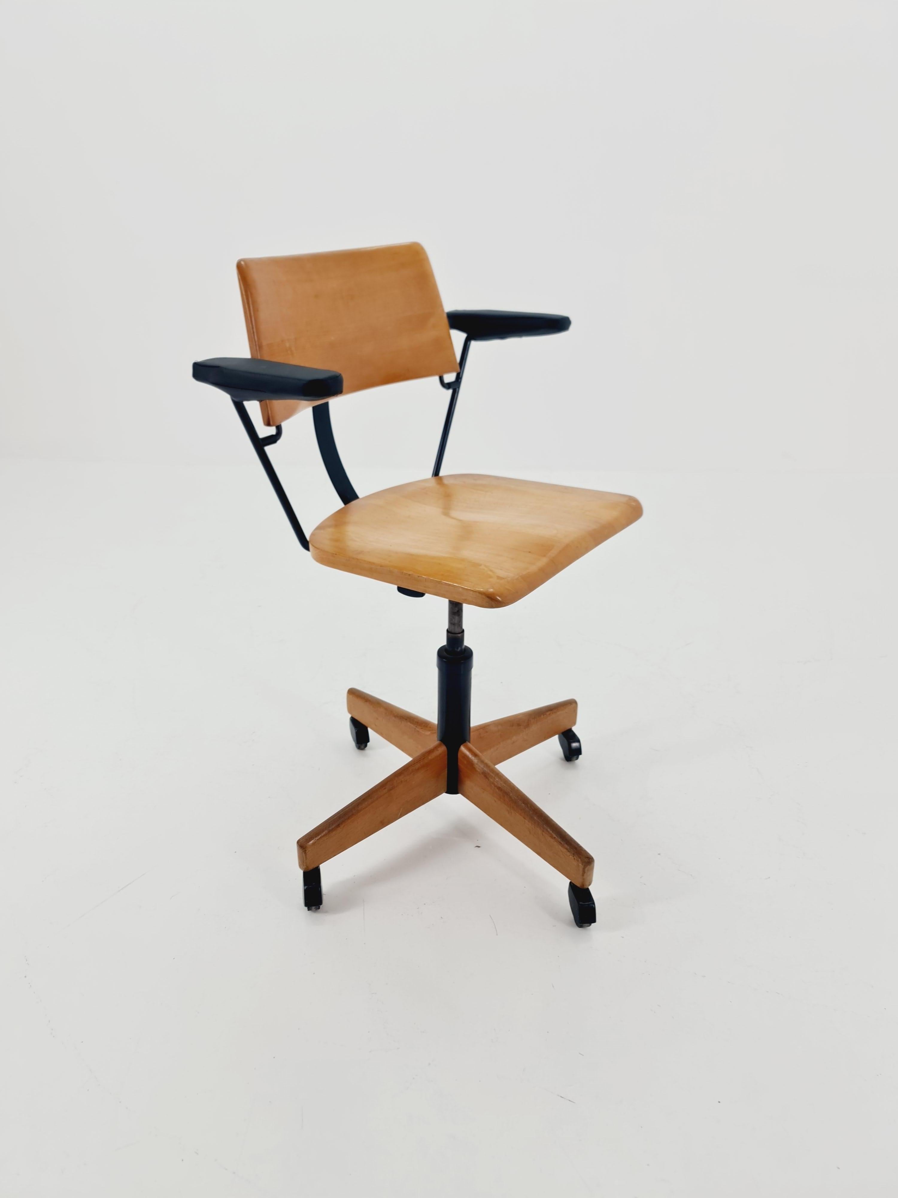 Wood Bauhaus swivel office Armchair in solid wood By stollgiroflex  1960s For Sale