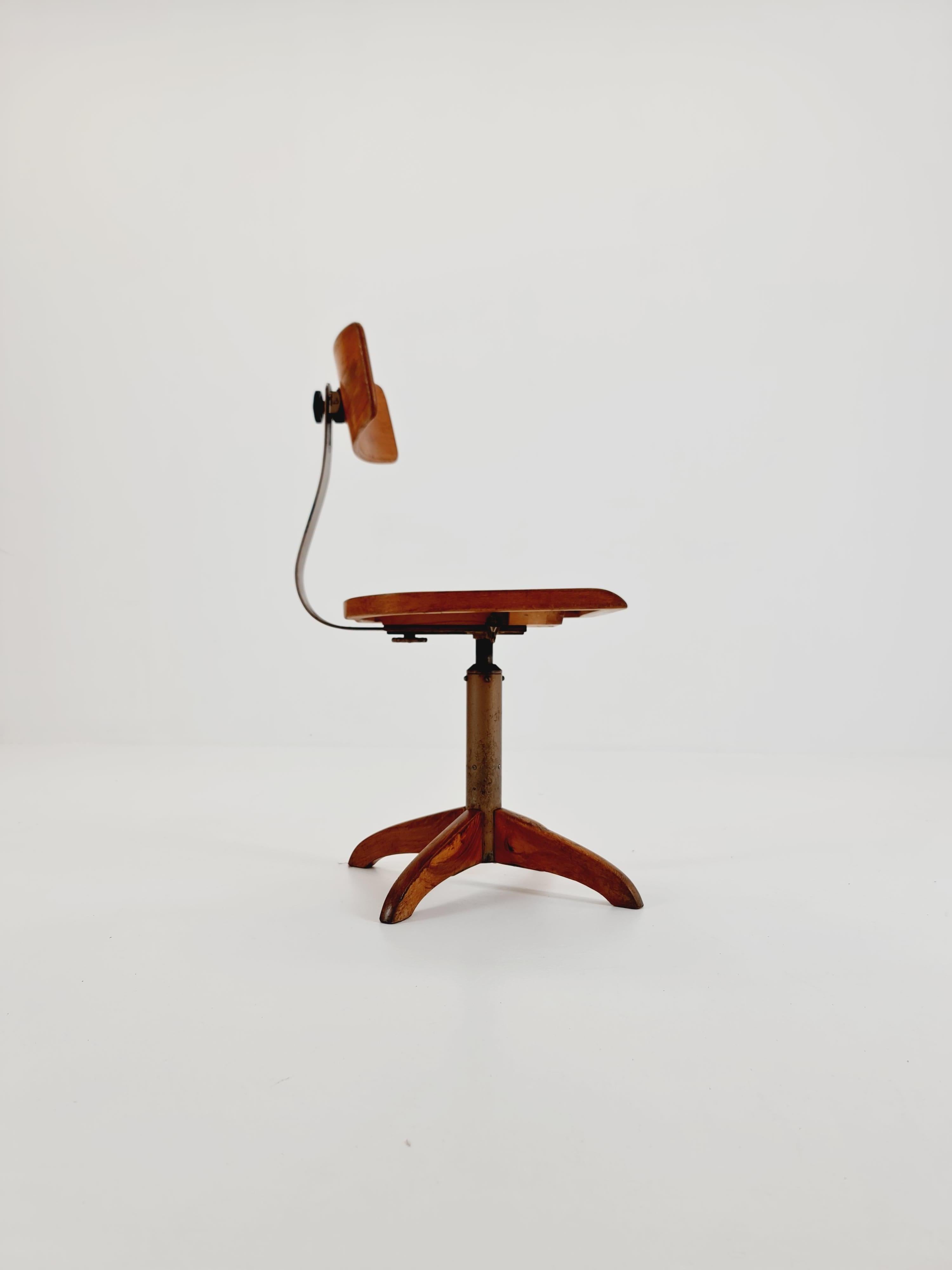 Bauhaus swivel office chair in solid wood By Ama Elastik Modell 364, 1930s For Sale 3