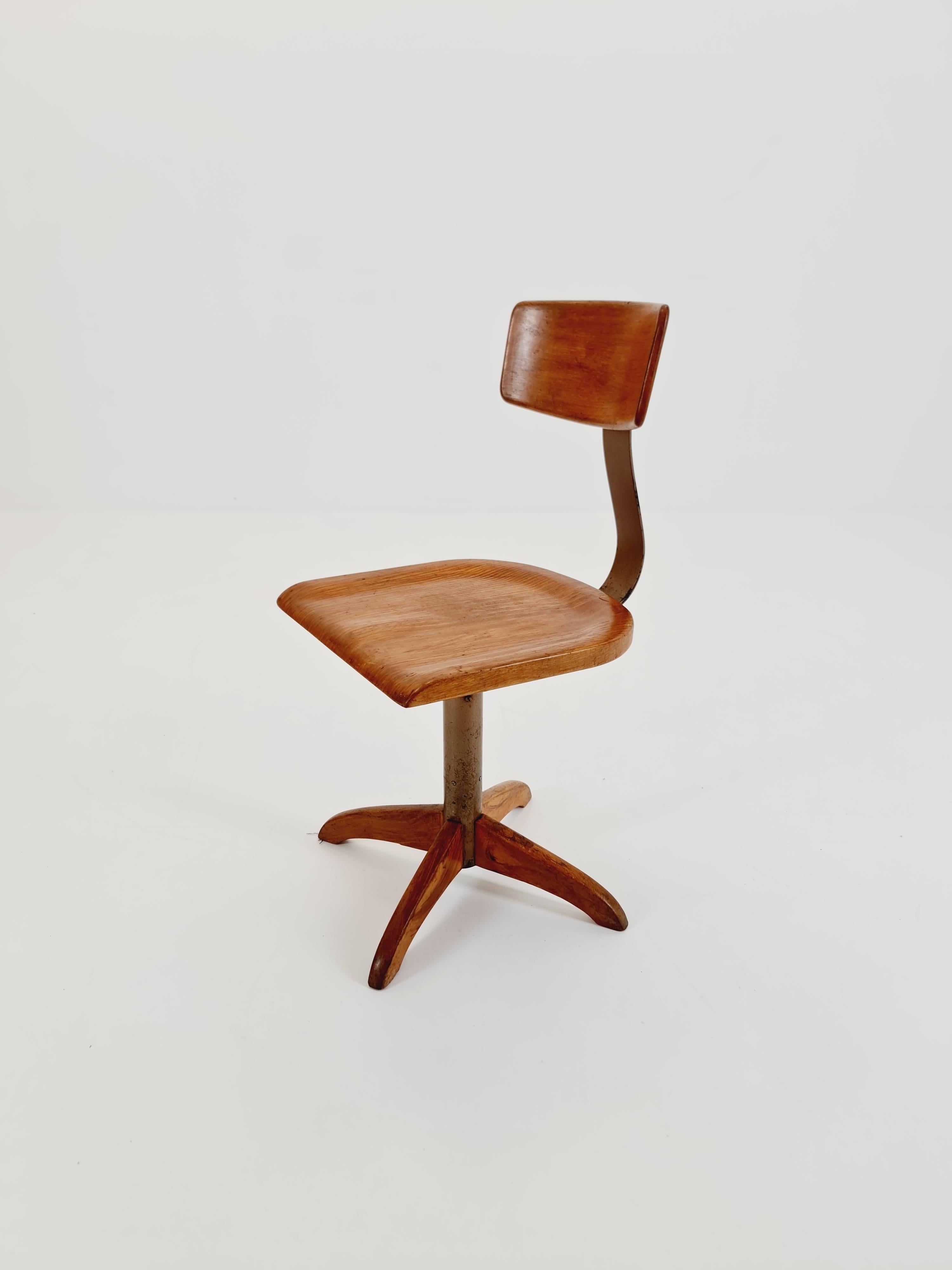 Bauhaus swivel office chair in solid wood By Ama Elastik Modell 364, 1930s For Sale 4