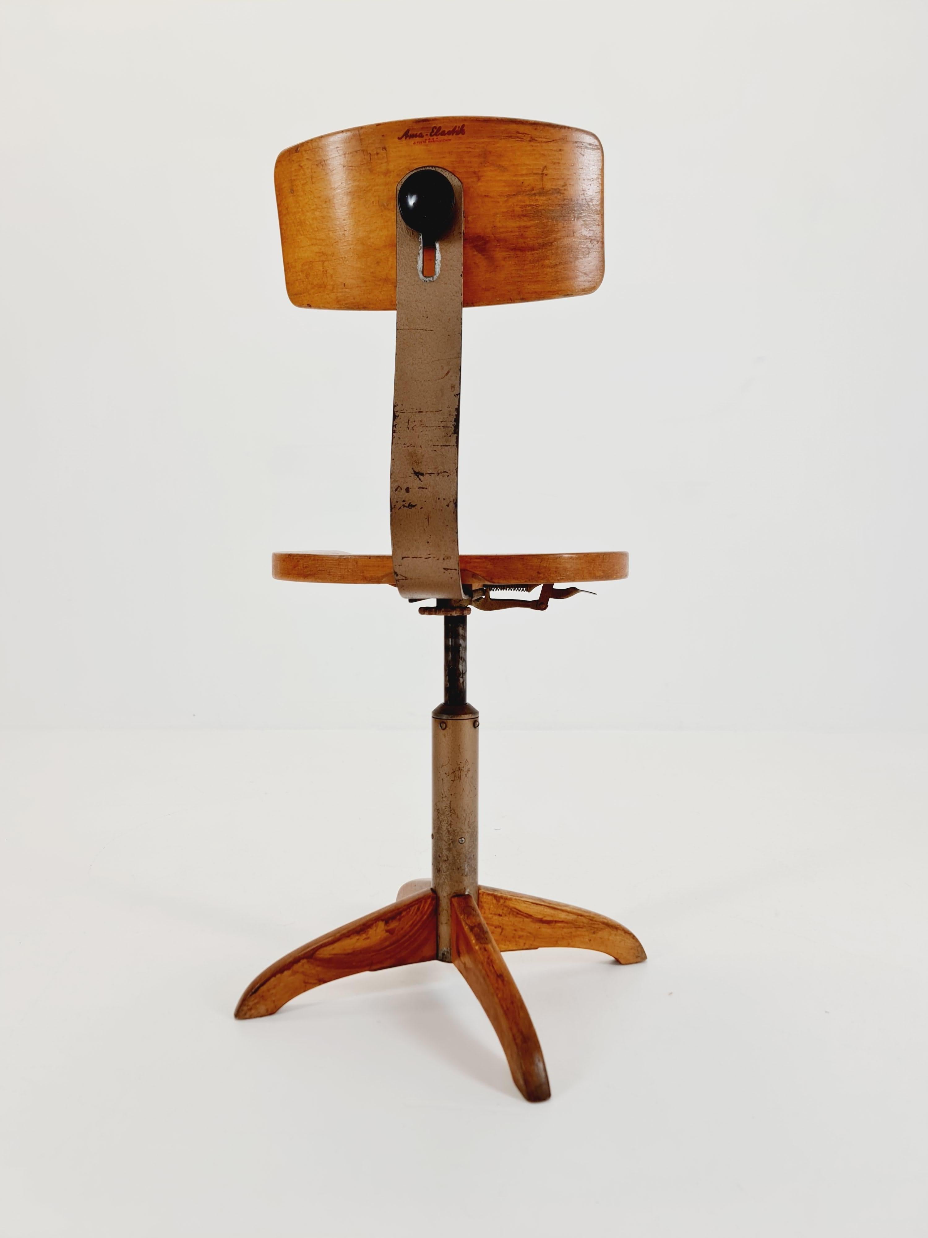 German Bauhaus swivel office chair in solid wood By Ama Elastik Modell 364, 1930s For Sale