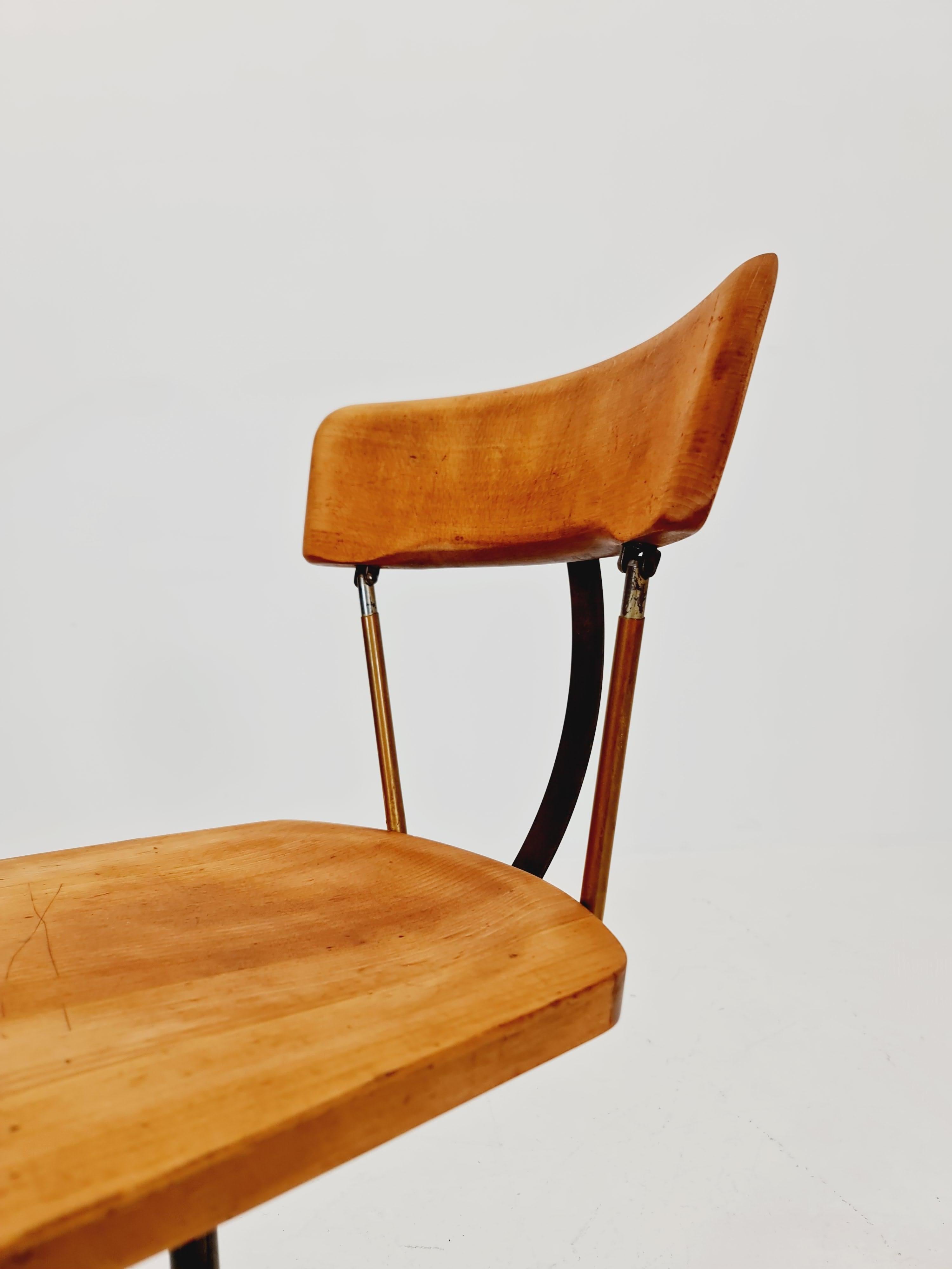 Silla de oficina giratoria Bauhaus de madera maciza Por Stoll Giroflex, años 50 Moderno de mediados de siglo en venta