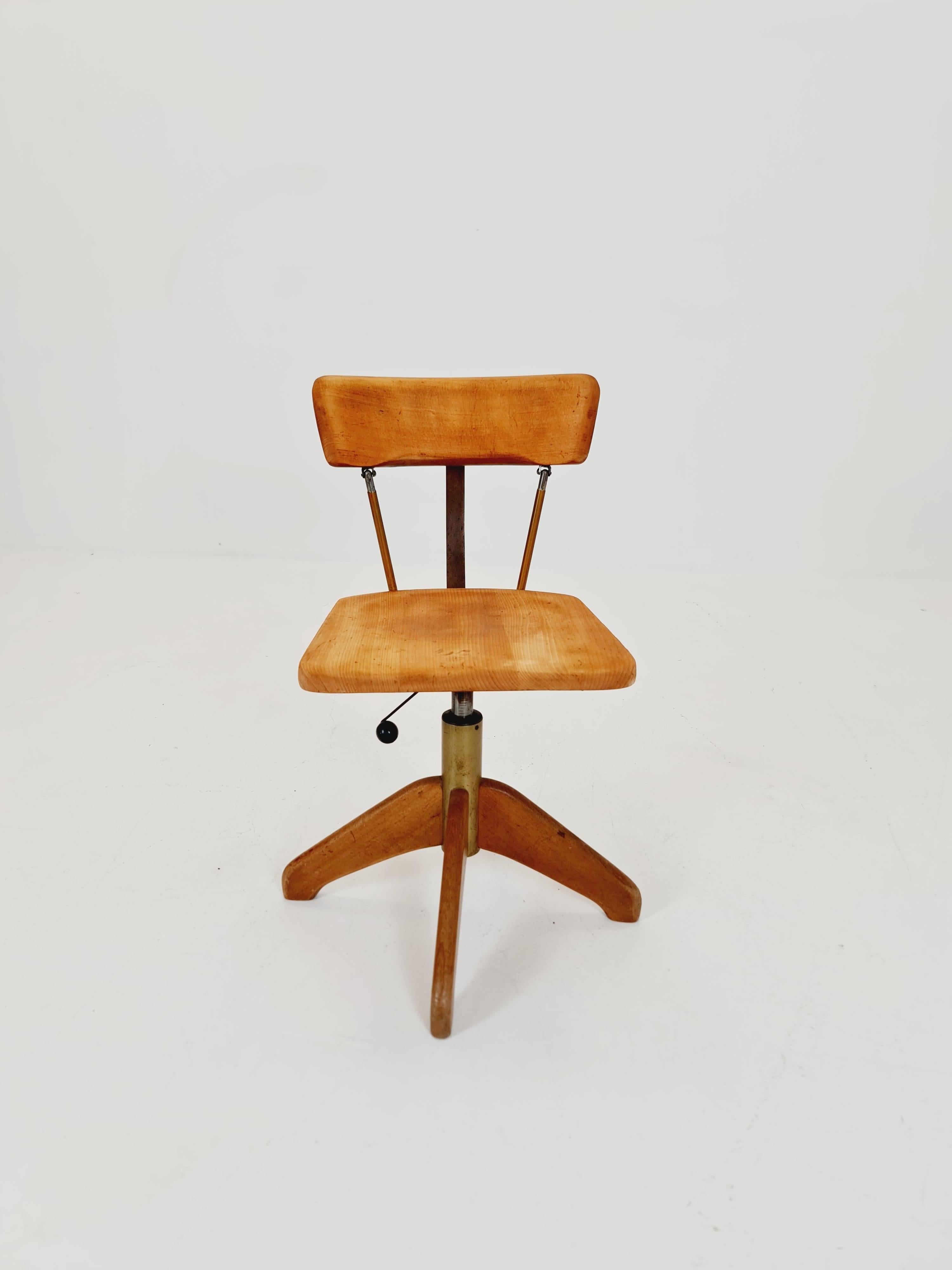 Silla de oficina giratoria Bauhaus de madera maciza Por Stoll Giroflex, años 50 en Bueno estado para la venta en Gaggenau, DE