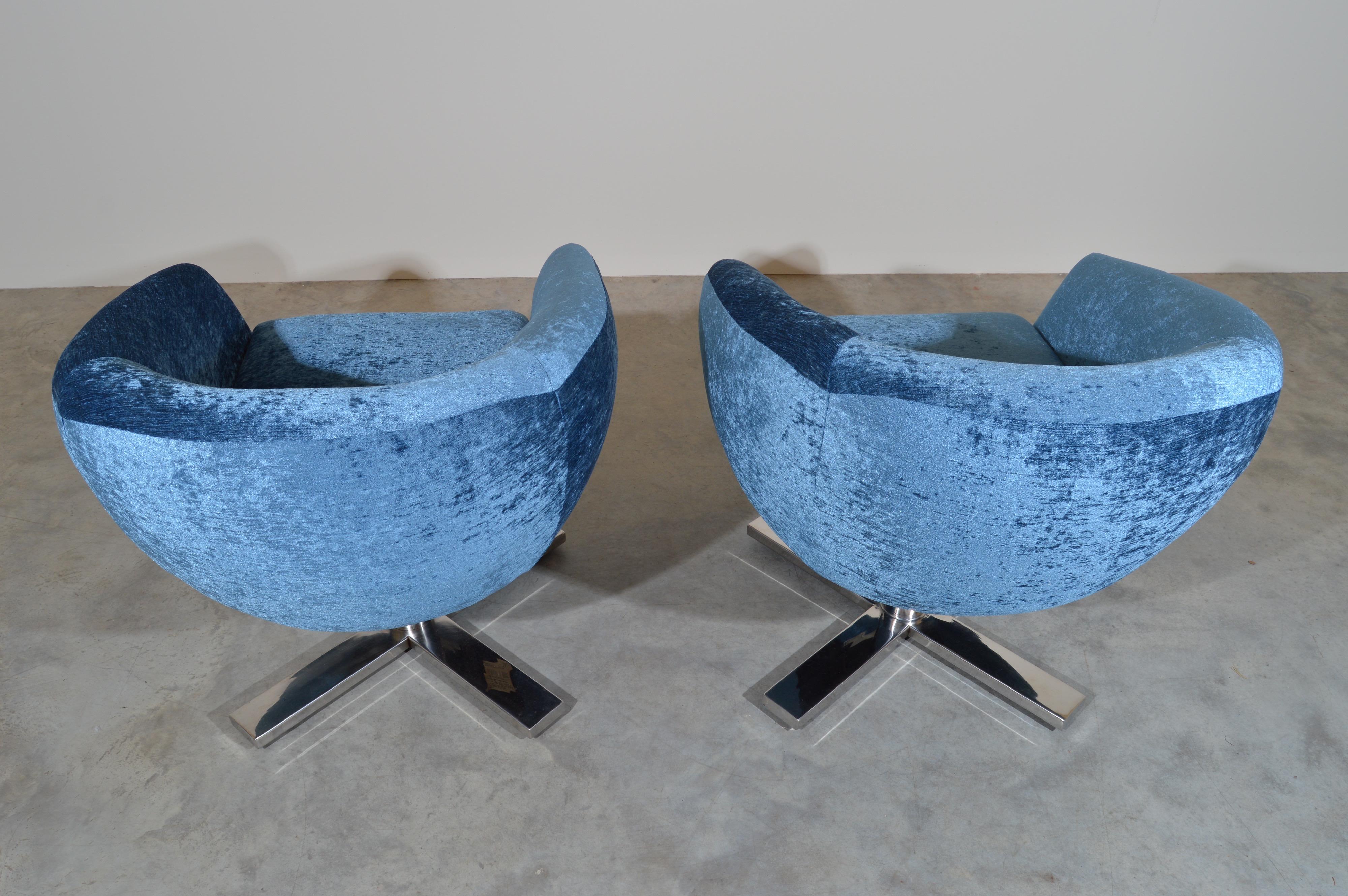 Overman Style Swiveling Pod Chairs by Edward Axel Roffman, New York, Circa 1960 In Excellent Condition In Southampton, NJ