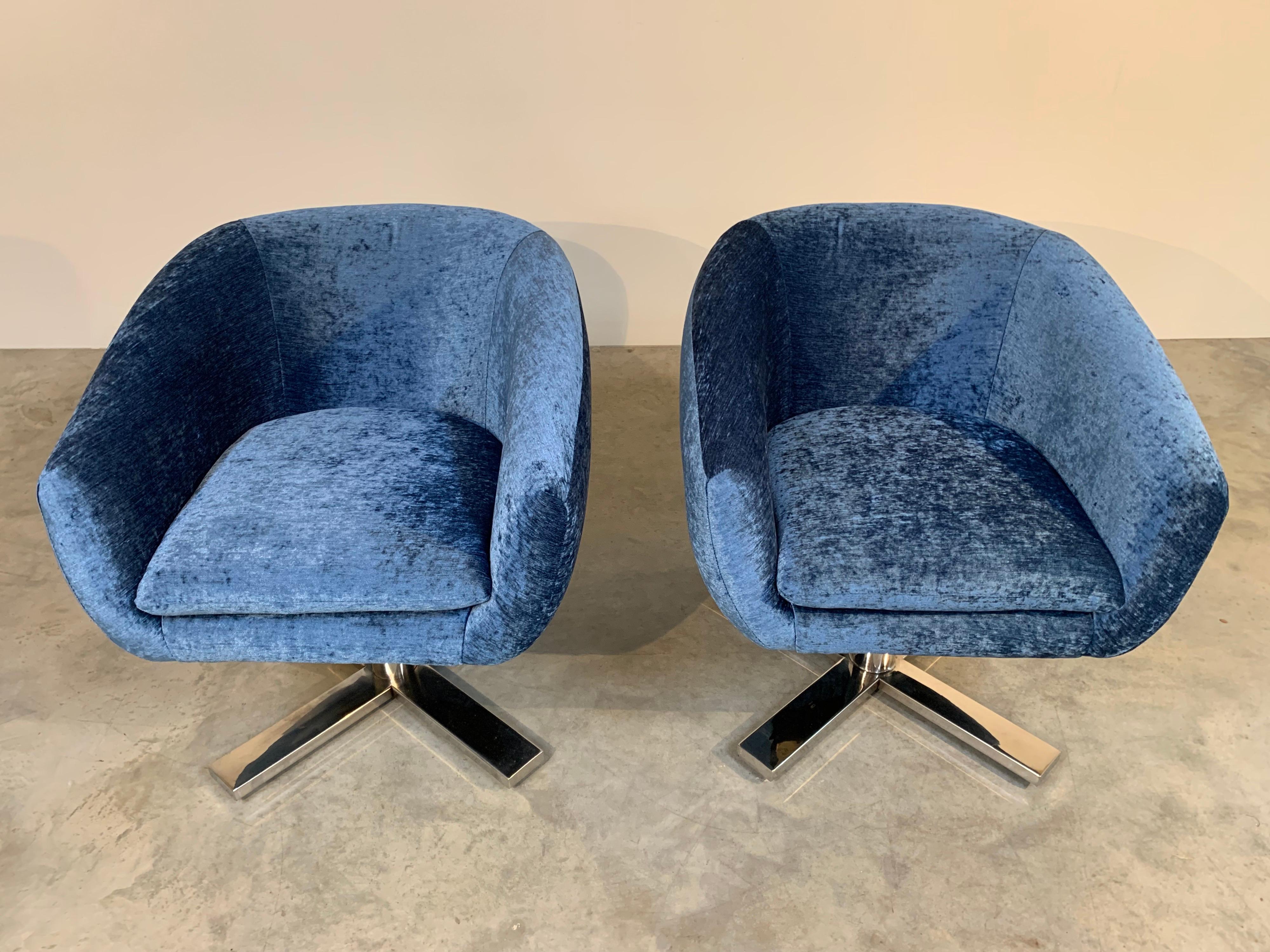 Overman Style Swiveling Pod Chairs by Edward Axel Roffman, New York, Circa 1960 1