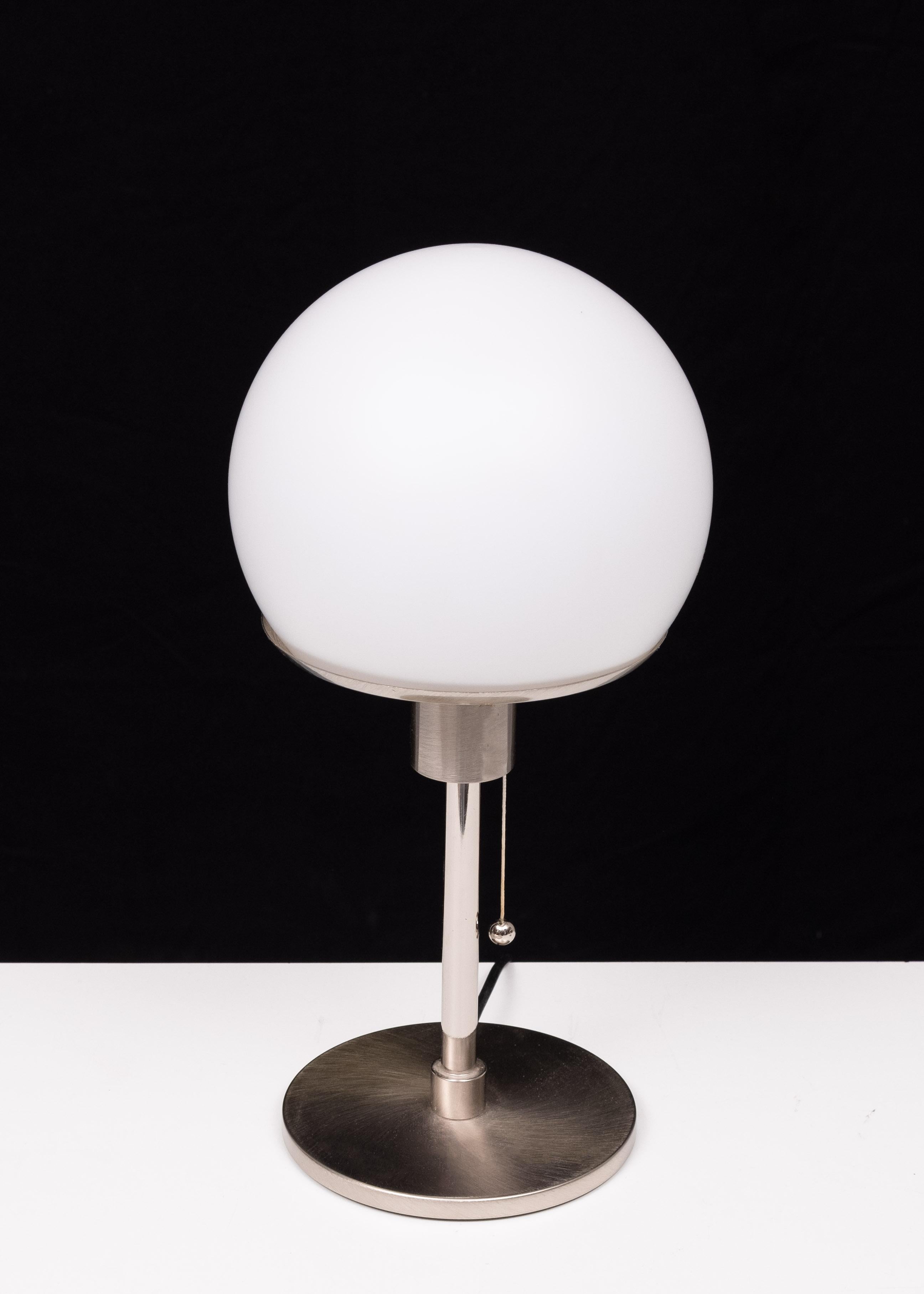 Alluminio Lampada da tavolo Bauhaus anni '80 Germania in vendita