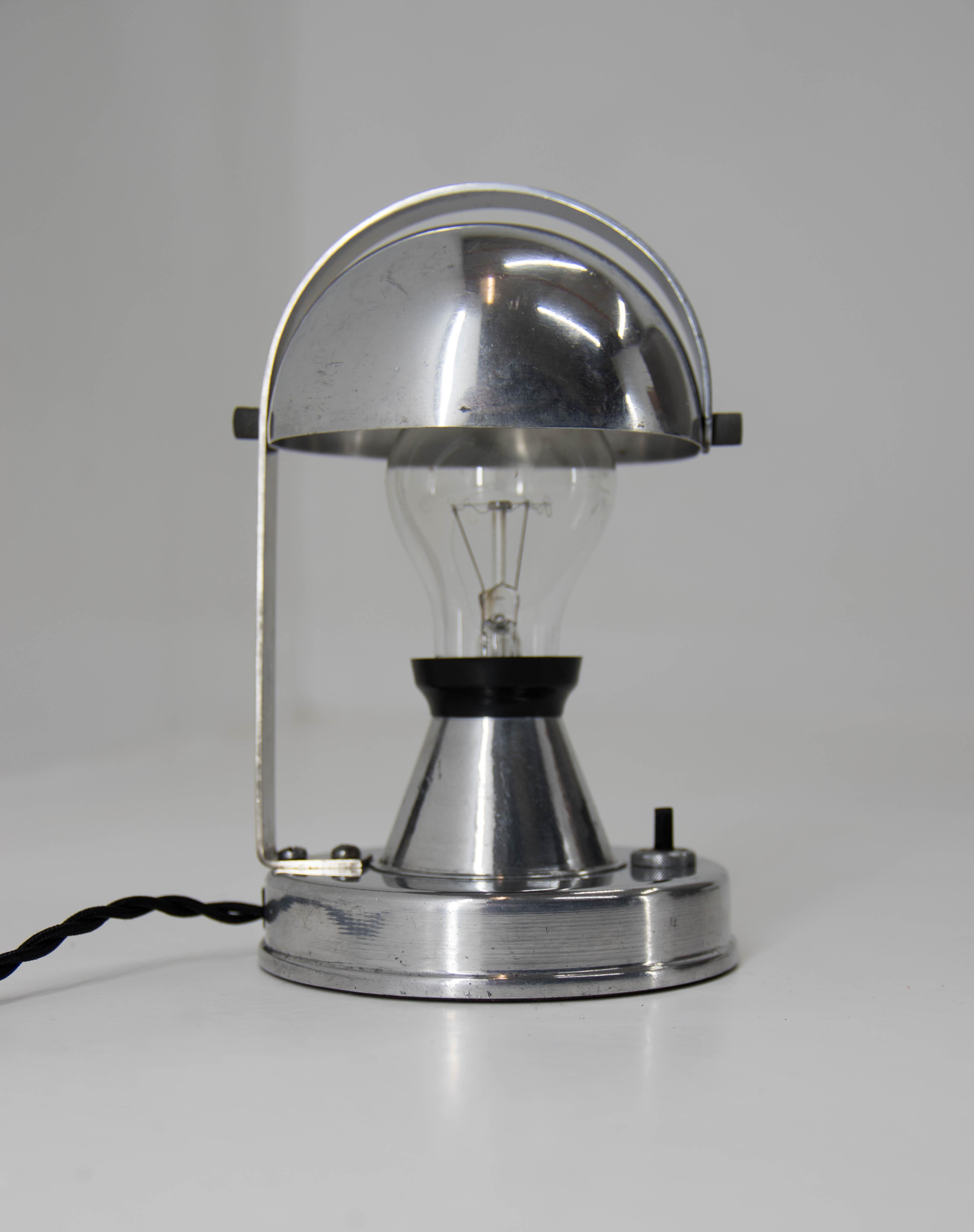 Beautiful rare table lamp with flexible shades. Designed by Franta Anyz for IAS.
Restored: aluminum polished, rewired - 1x40W, E25-E27 bulb
US plug adapter included.