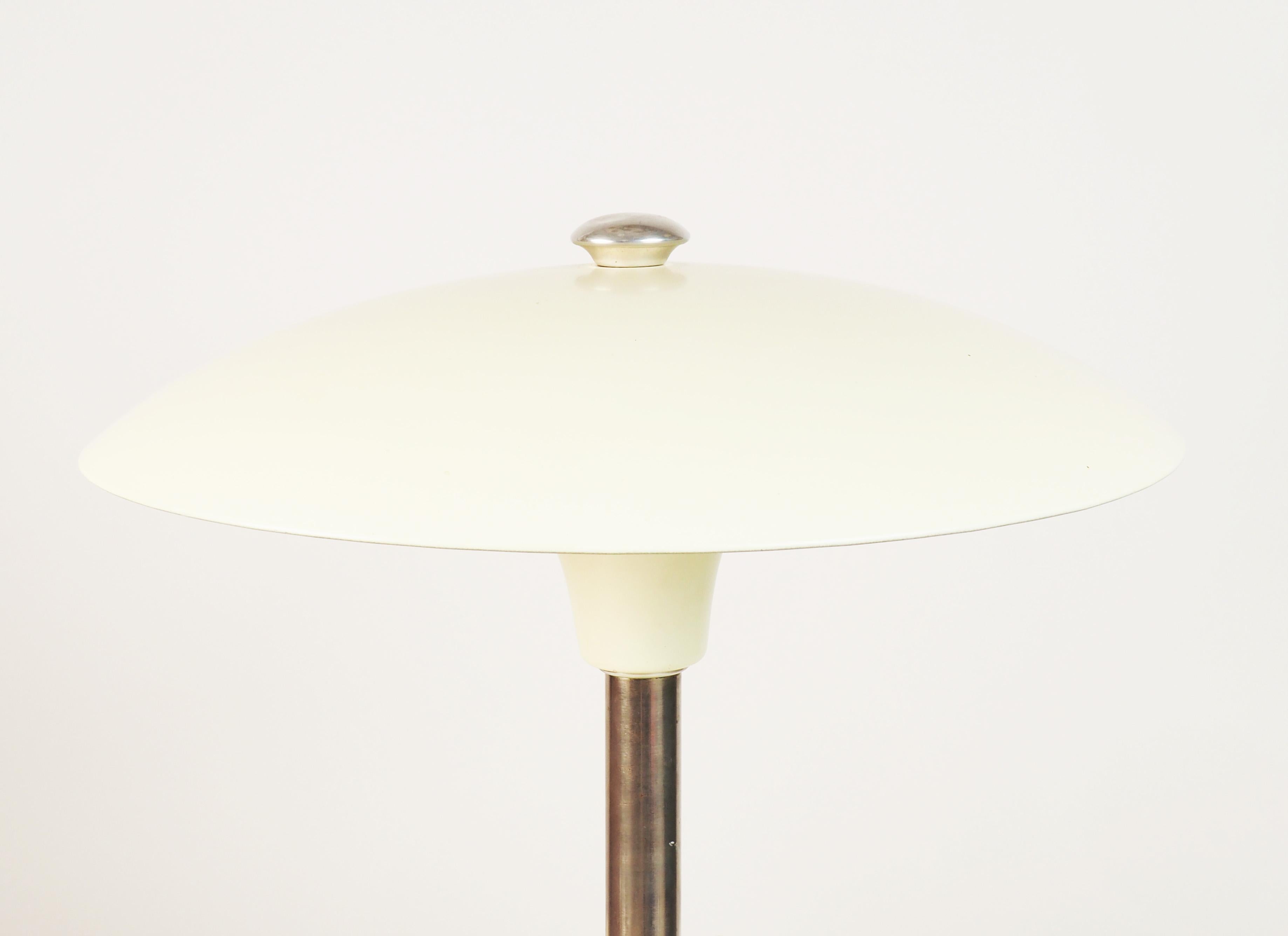 Dipinto Lampada da tavolo Bauhaus disegnata da Max Schumacher in vendita