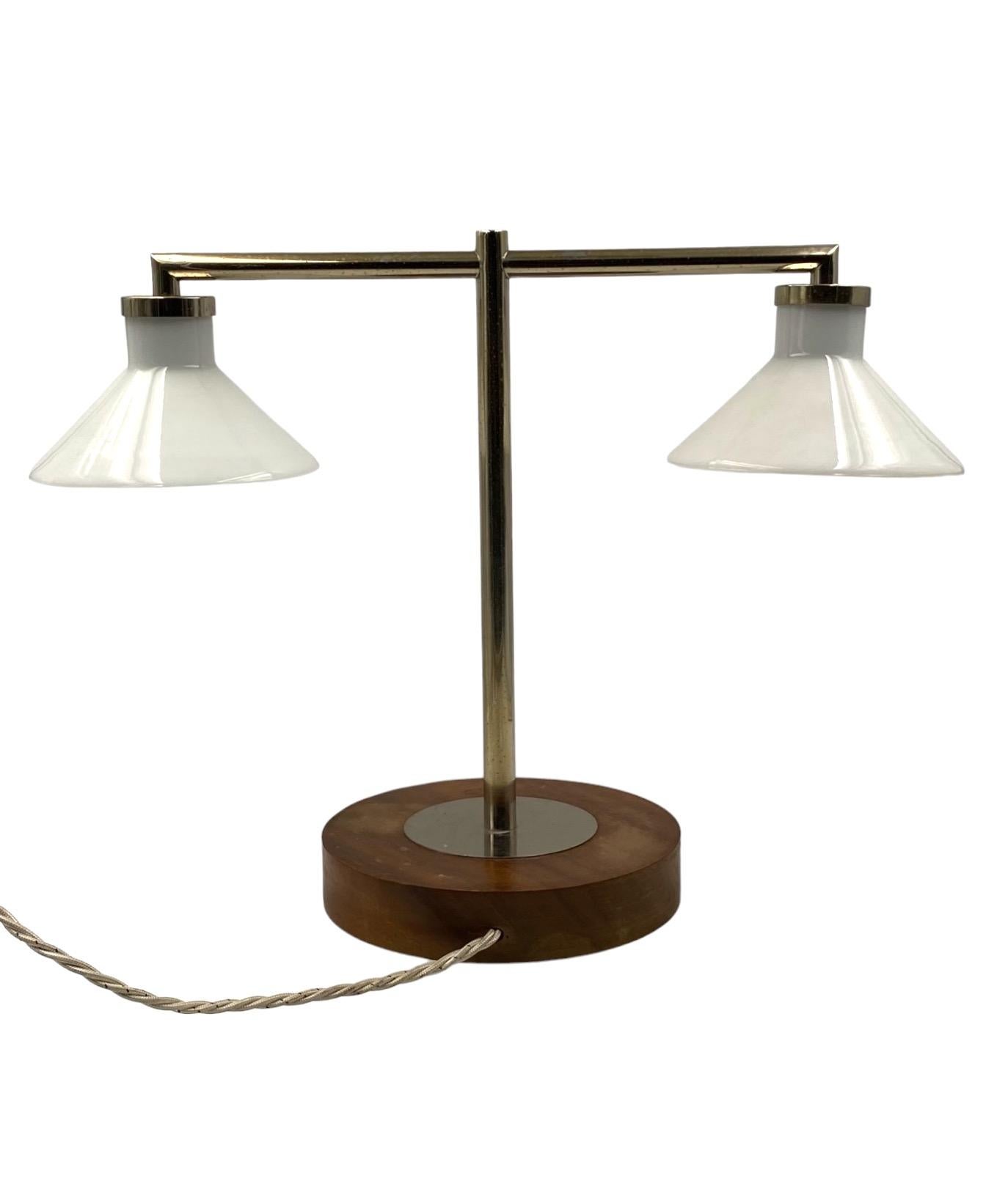 Bauhaus-Tischlampe, Europa 1950er Jahre im Angebot 12
