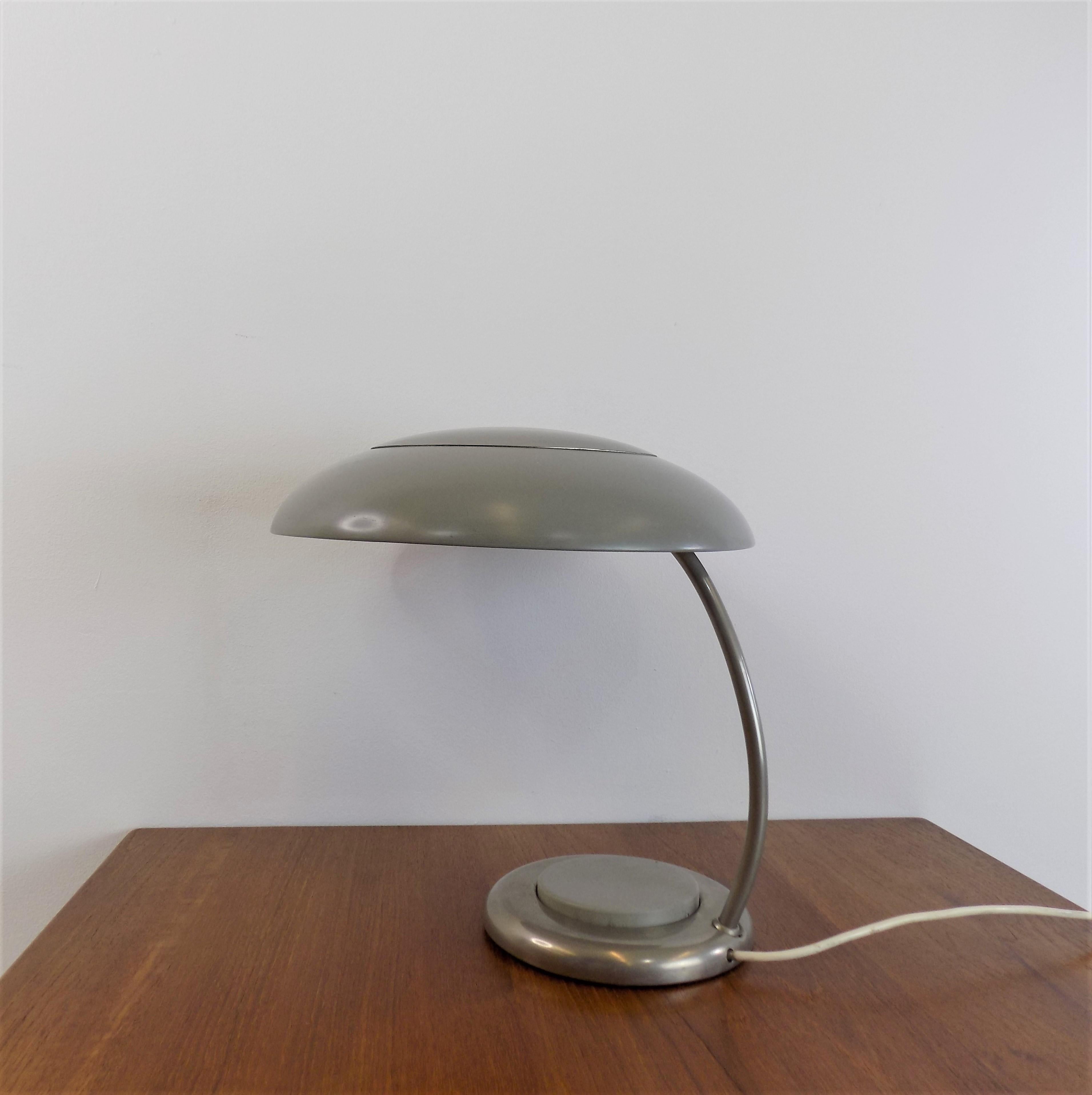 Bauhaus Table Lamp from Veb Leuchtenbau Lengefeld In Good Condition For Sale In Ludwigslust, DE