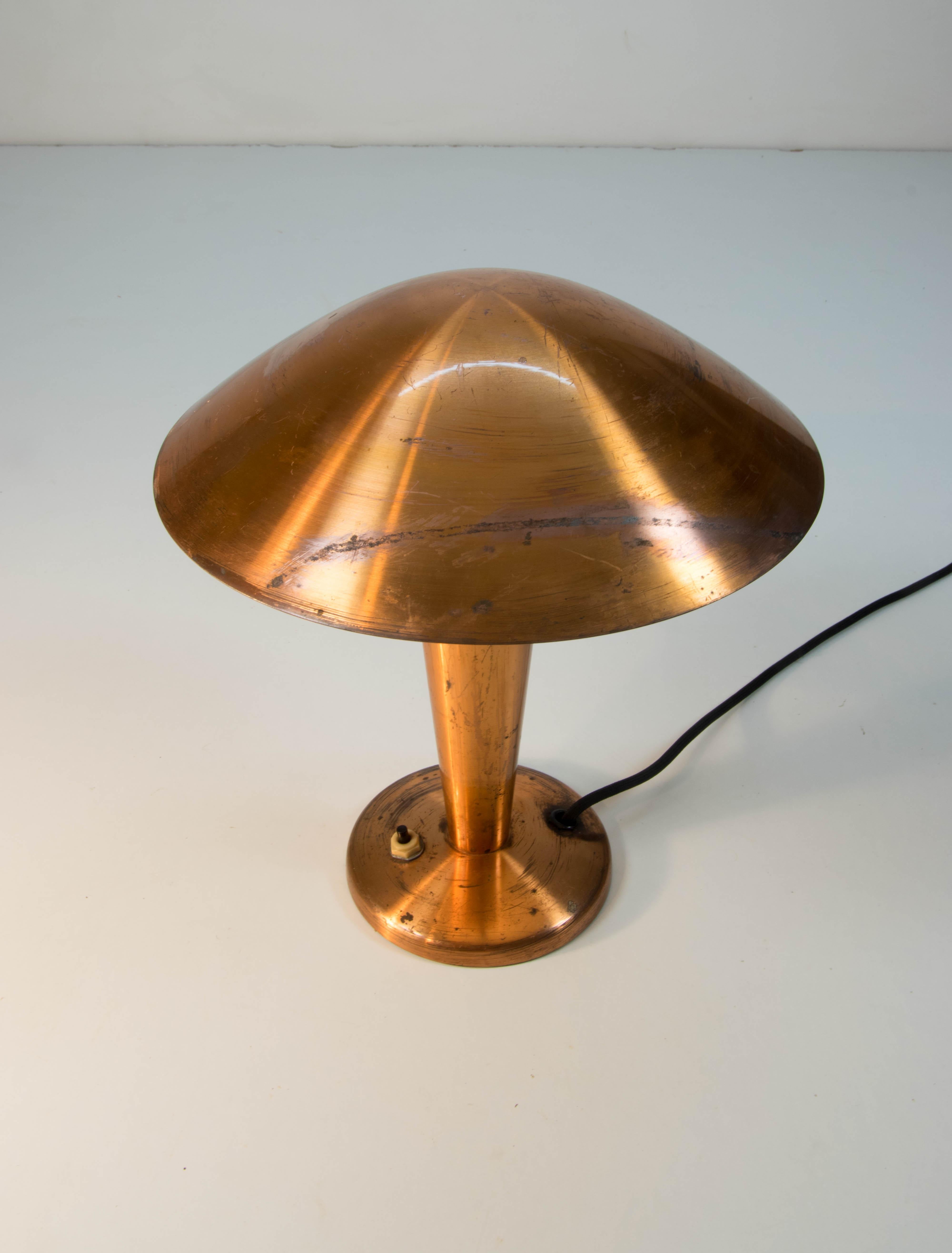 - 1930s, Czechoslovakia
- Lacquered copper-plated metal with patina
- Max 60W, E27 or E26 bulb.
- Rewired.