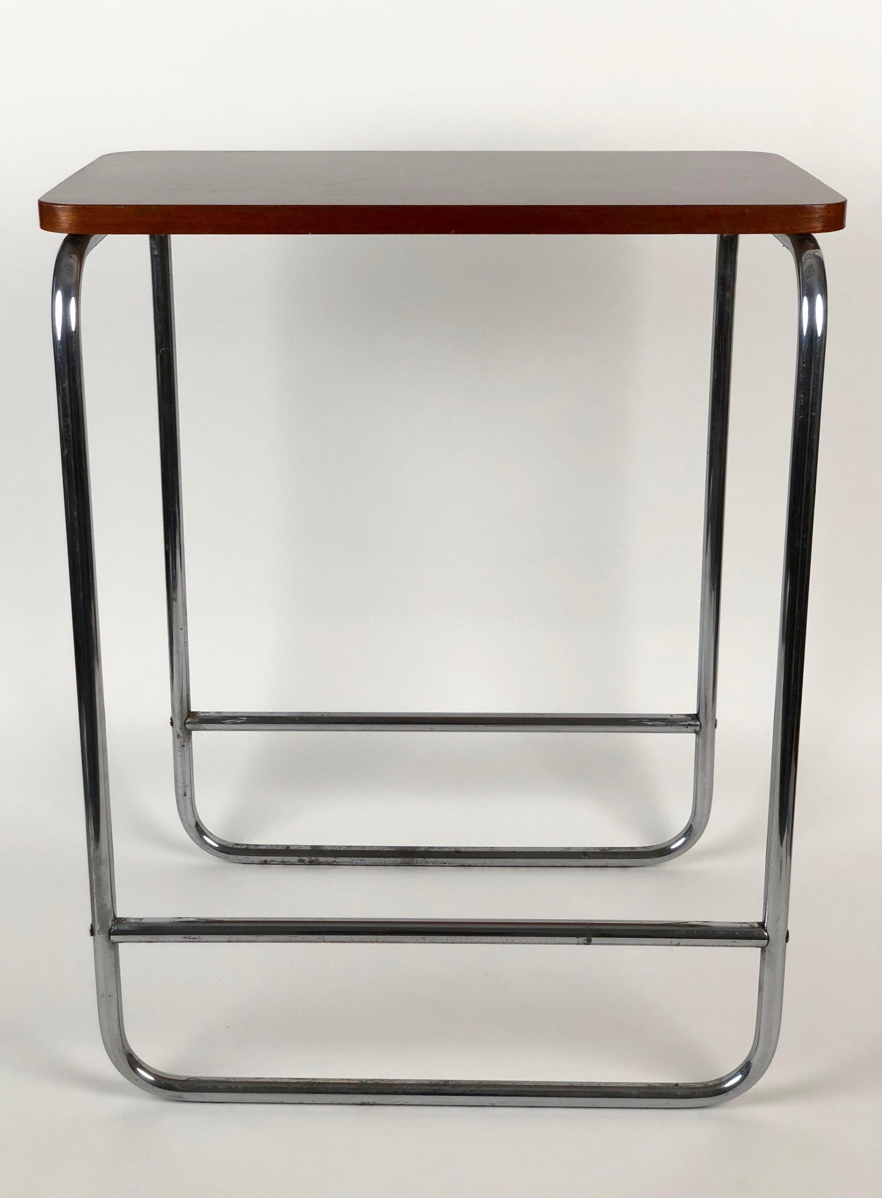 Plaqué Table Bauhaus avec plateau de table en bakélite, des années 1930, République tchèque en vente