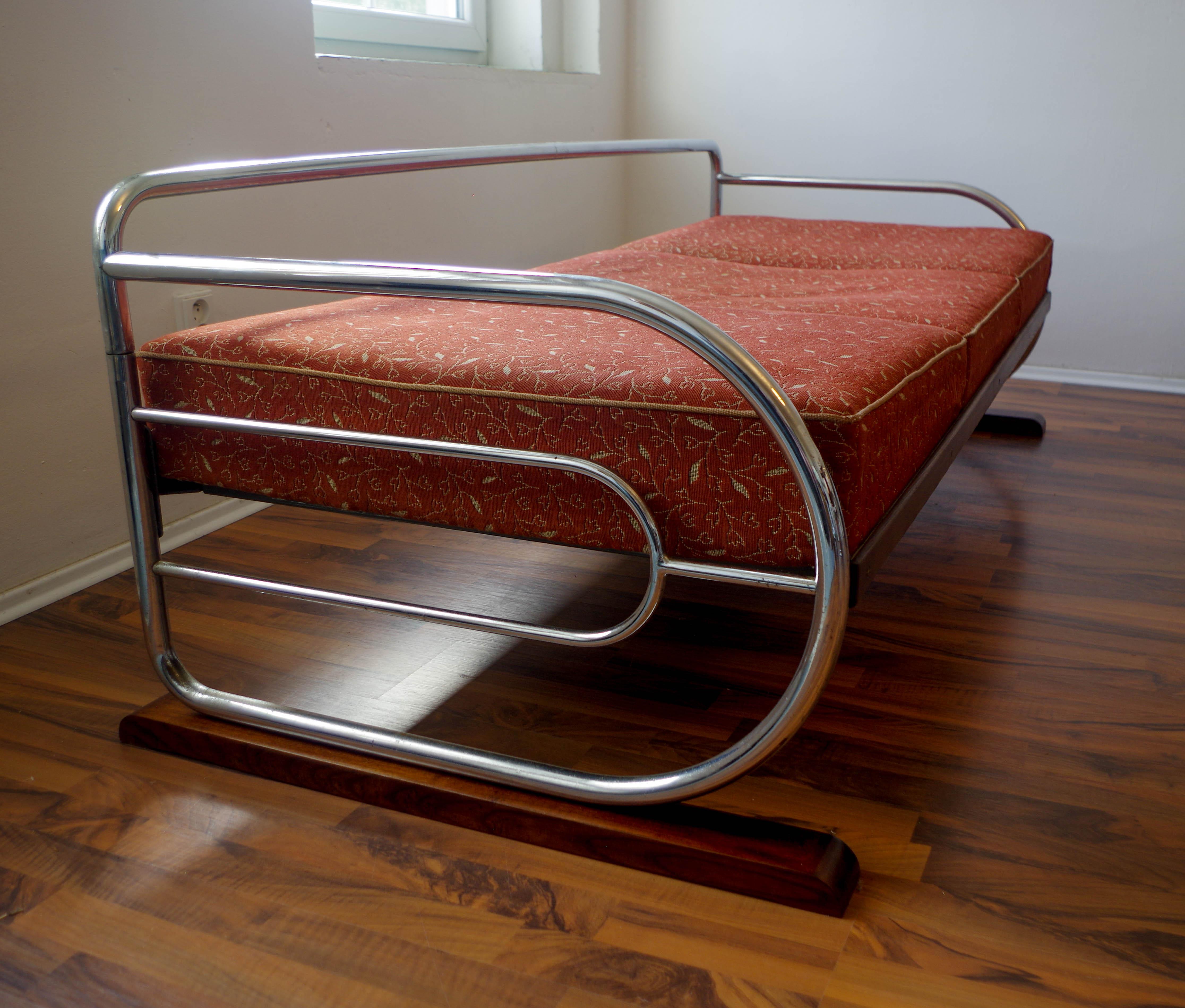 Very well preserved Bauhaus tubular sofa made by Slezak in 1930s.
Cushions in very good condition, very well preserved, no sun fading.
Chrome with minor age patina - polished.
Wooden part refinished.
Shipping quote on request.