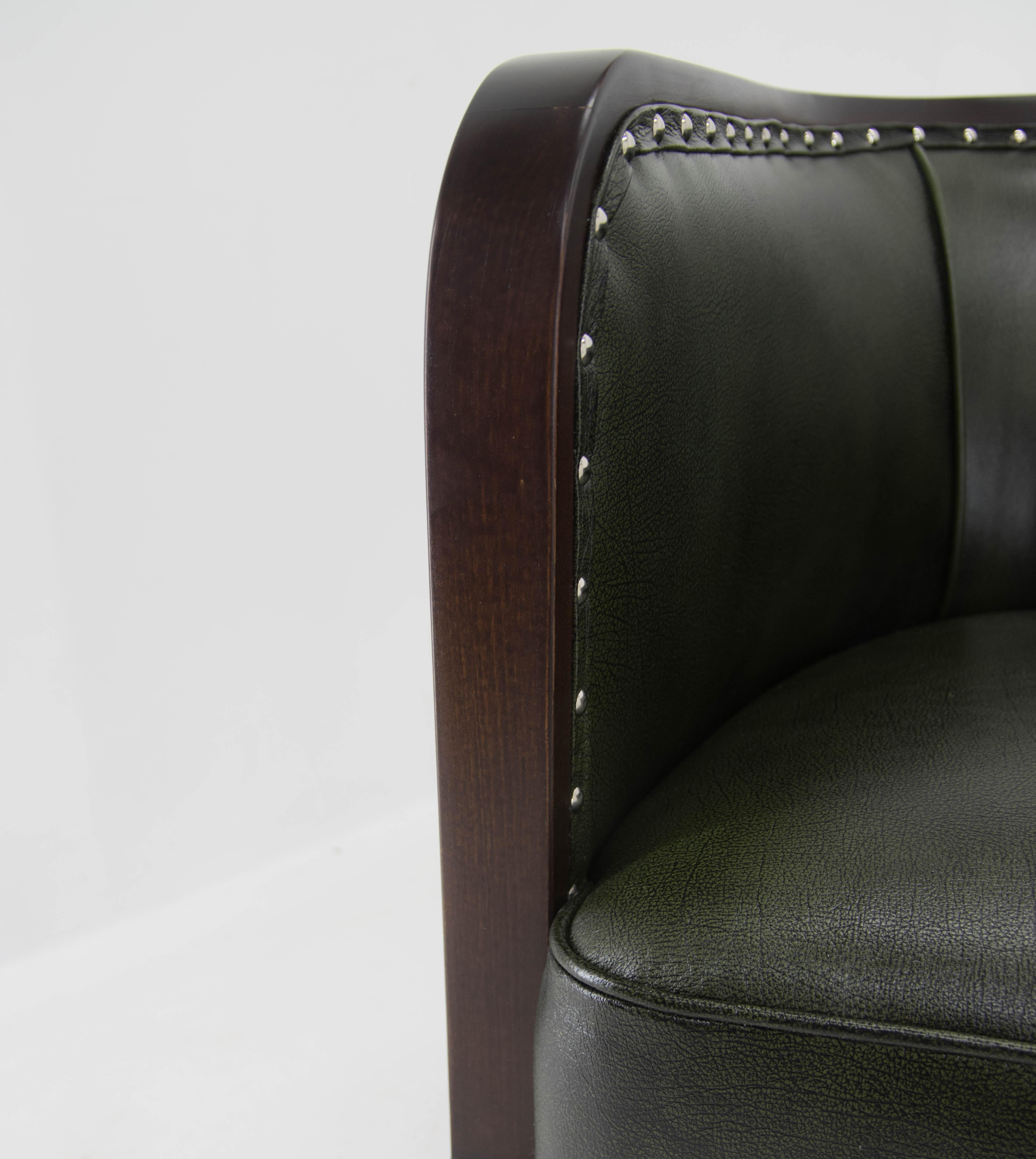 Bauhaus röhrenförmiger Sessel aus grünem Leder,  1920er Jahre, restauriert im Angebot 5
