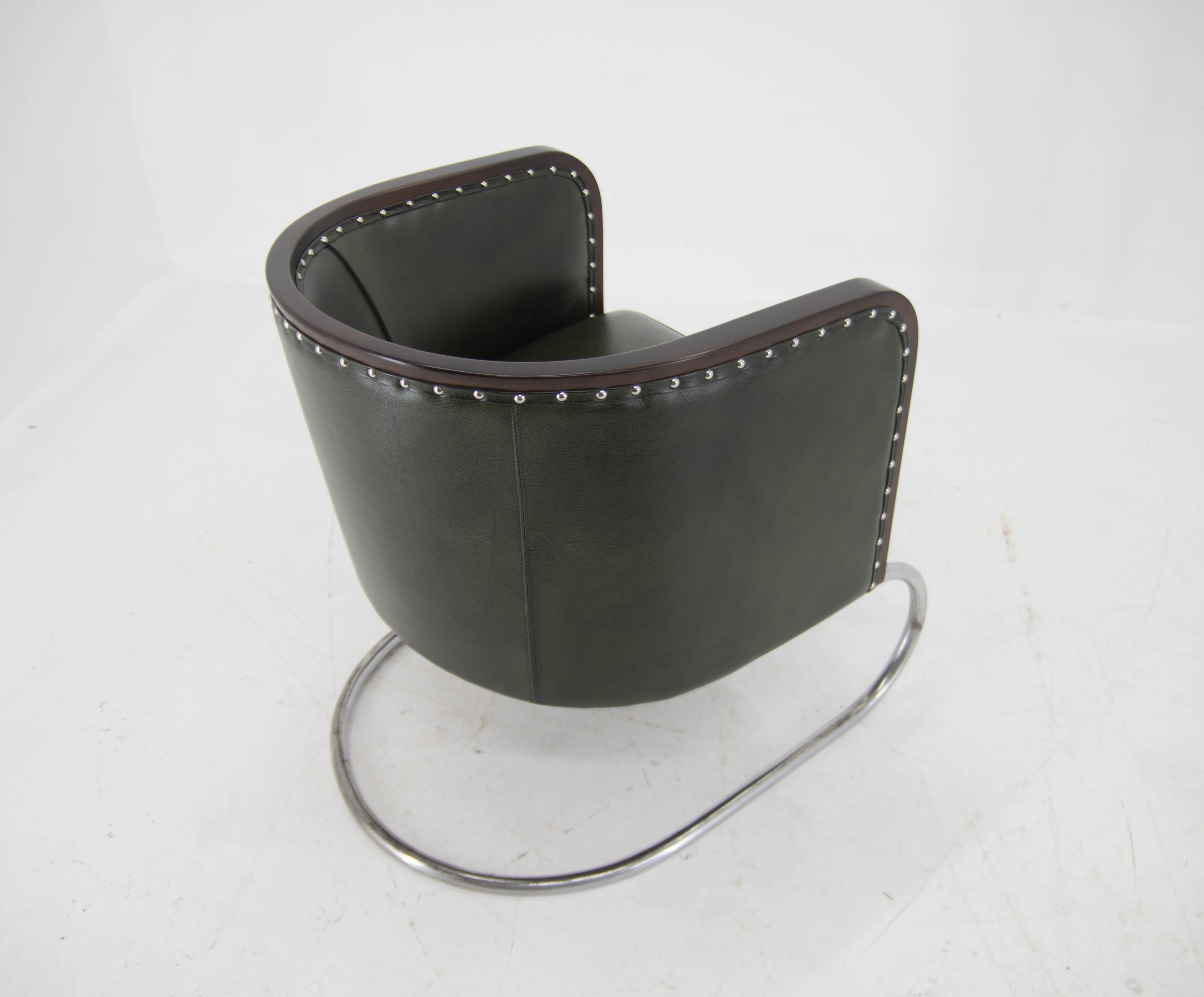 Bauhaus röhrenförmiger Sessel aus grünem Leder,  1920er Jahre, restauriert im Angebot 10
