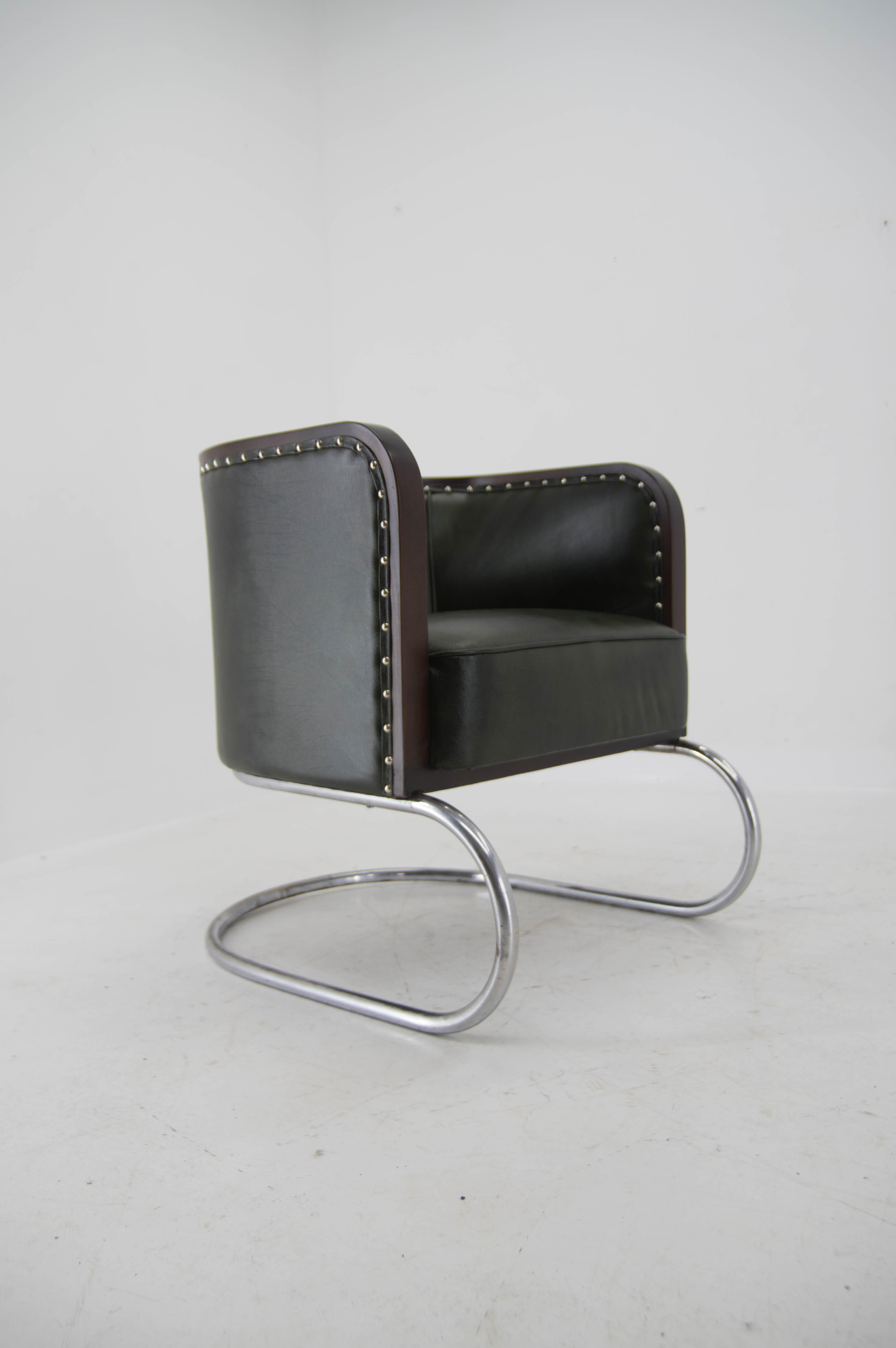 Bauhaus röhrenförmiger Sessel aus grünem Leder,  1920er Jahre, restauriert im Angebot 12