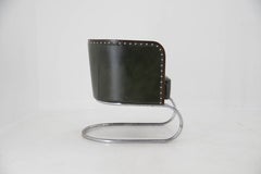 Fauteuil Bauhaus en cuir vert patiné, restauré, design des années 1930