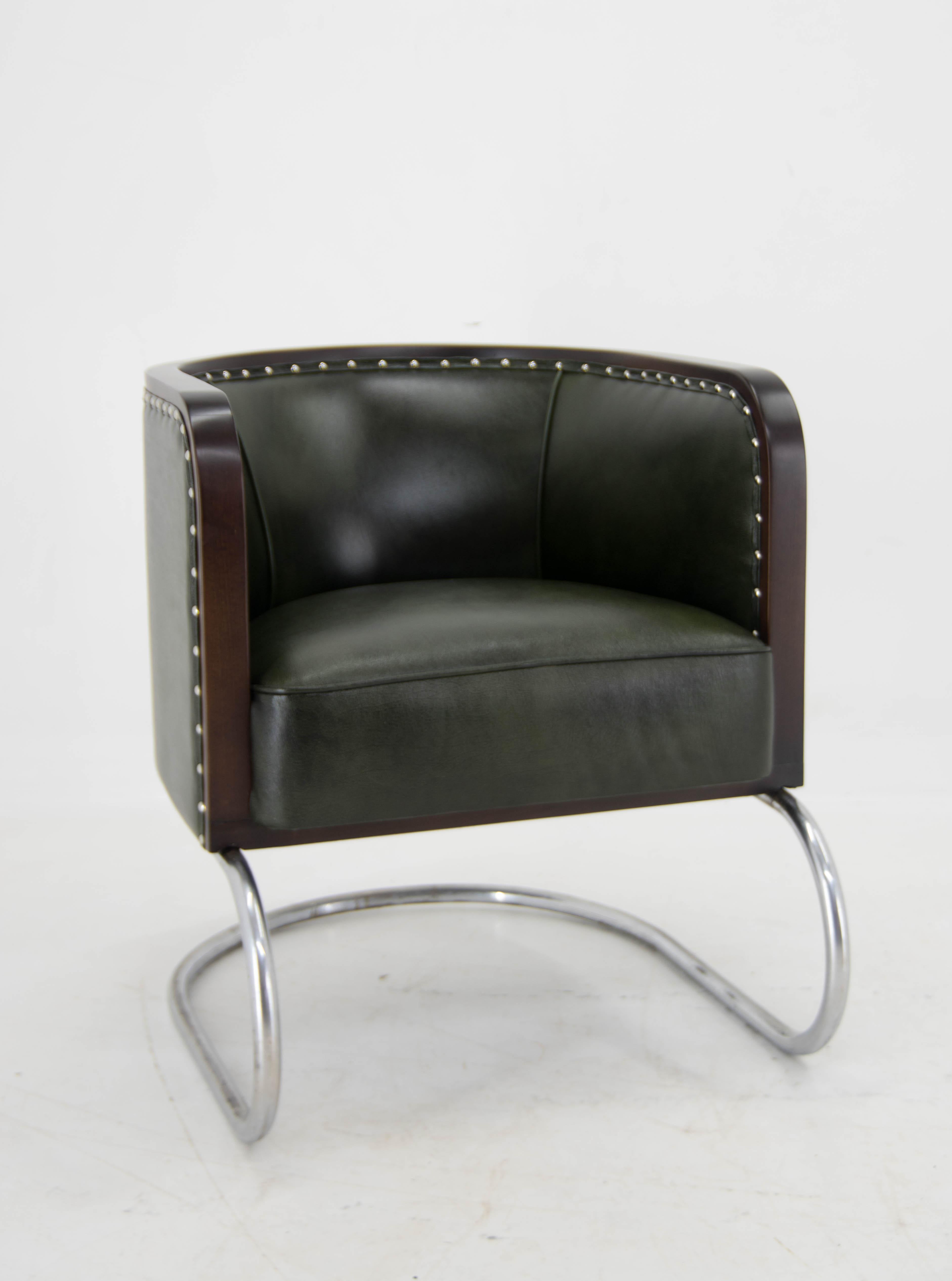 Bauhaus röhrenförmiger Sessel aus grünem Leder,  1920er Jahre, restauriert im Angebot 1