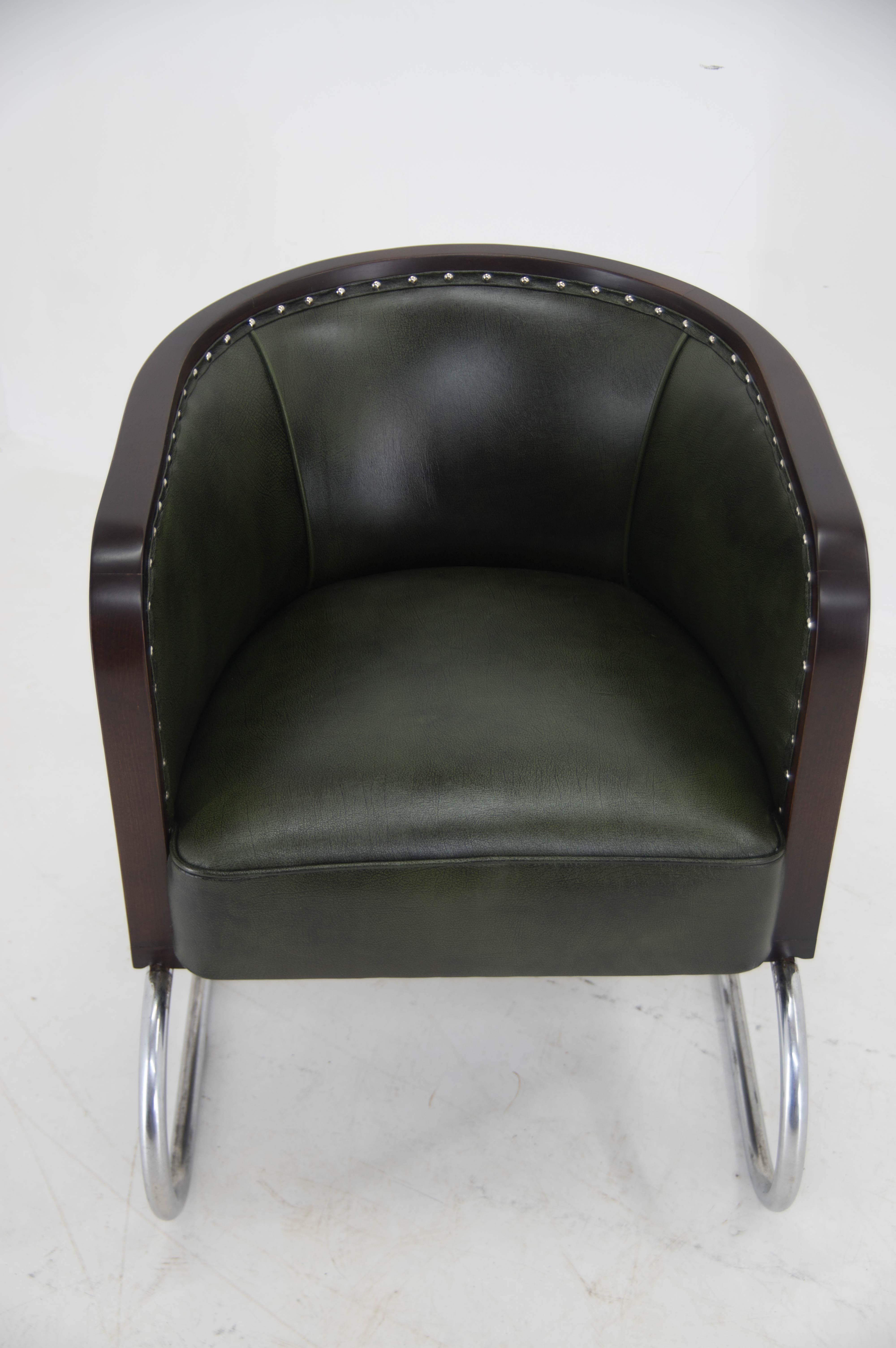 Bauhaus röhrenförmiger Sessel aus grünem Leder,  1920er Jahre, restauriert im Angebot 2