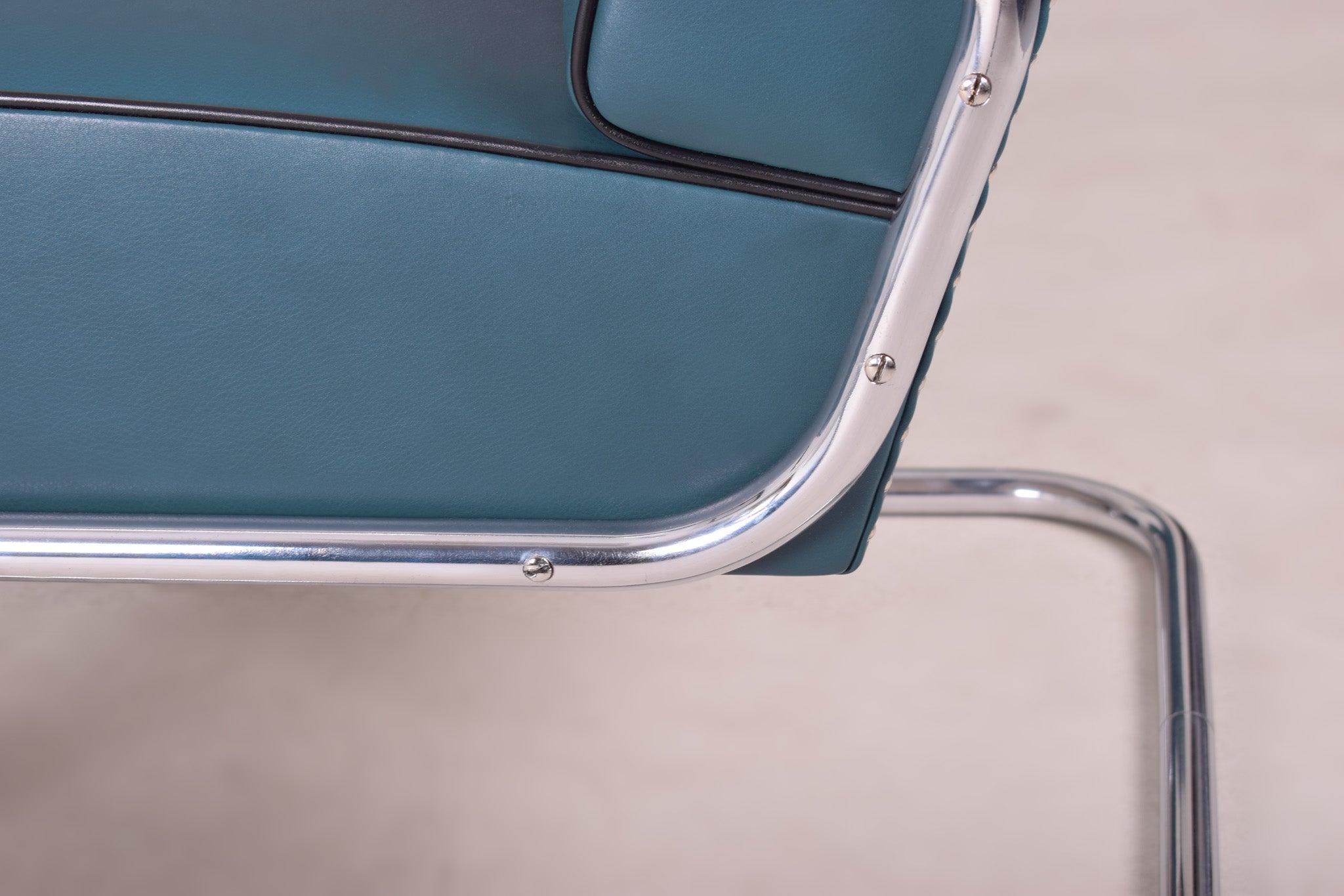 20th Century Bauhaus Tubular Chrome Armchairs by Mücke Melder, Restored Leather, 1930s For Sale