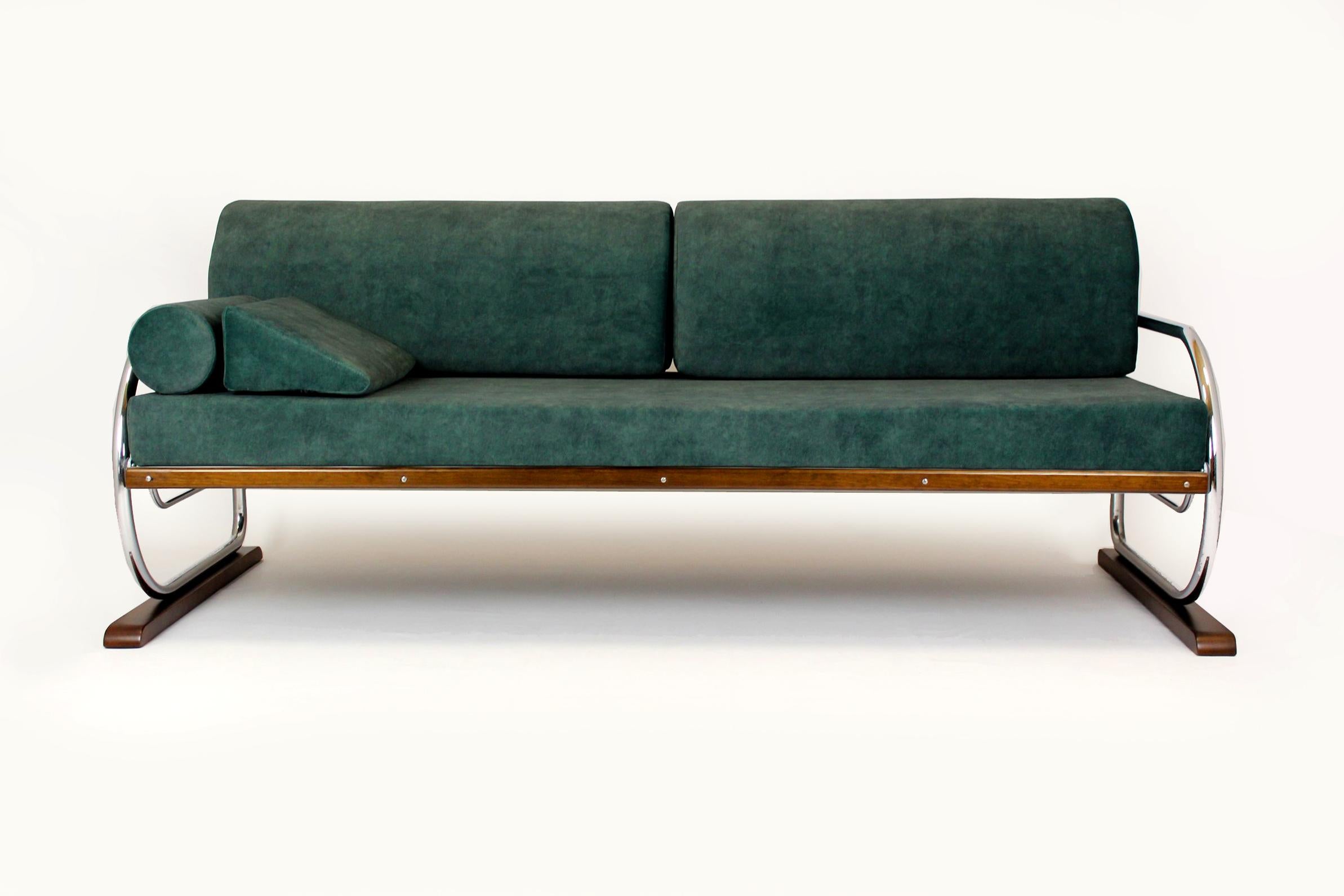 This Bauhaus style sofa was produced by Hynek Gottwald in the 1930s. The sofa has been completely restored, it has brand new mattresses upholstered in easy-to-clean fabric. The woodwork has been lacquered, glossy finish. Chrome is in original, good