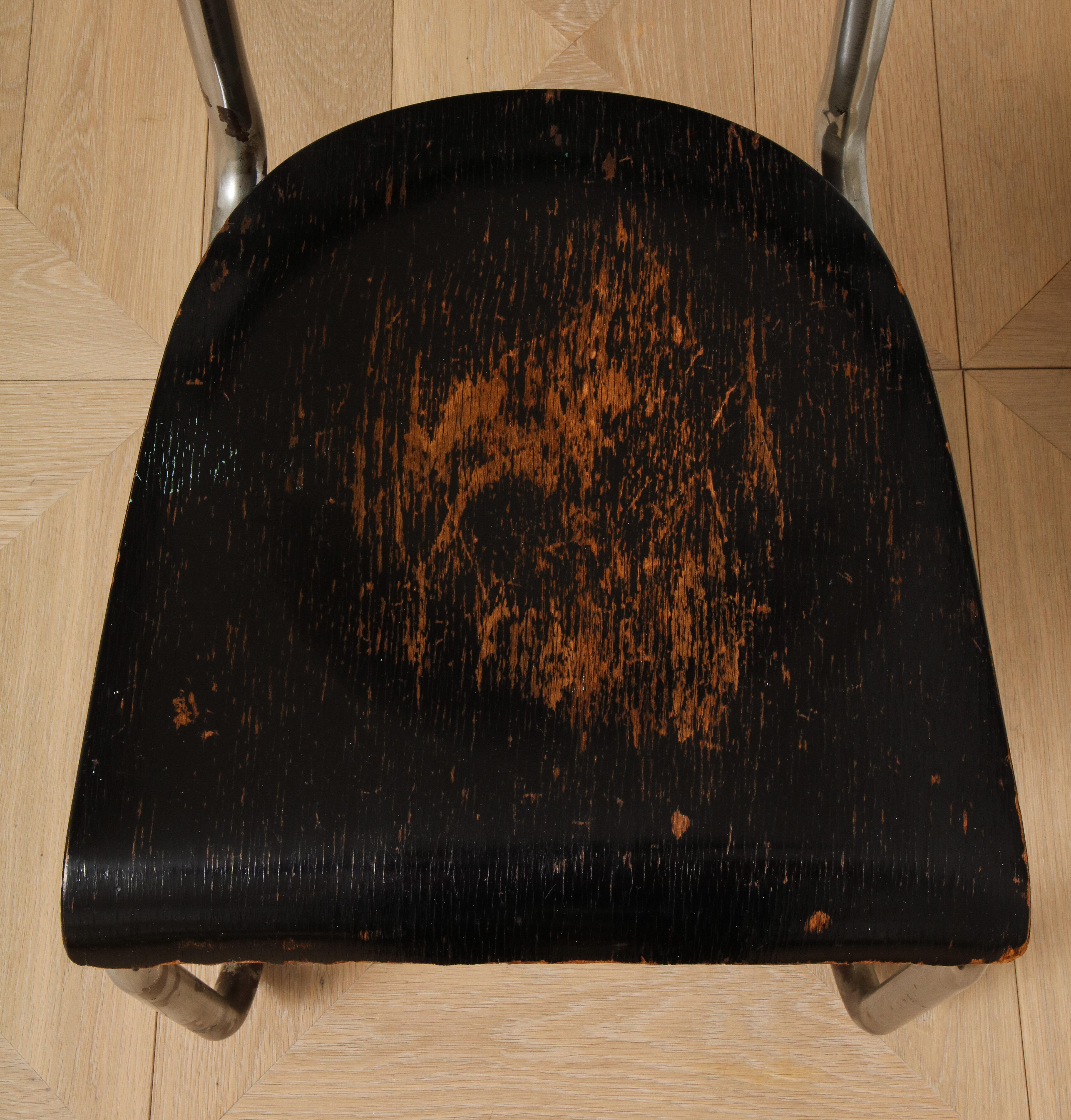 Bauhaus-Sessel aus verchromtem Stahlrohr und Buche von Mart Stam für Thonet im Zustand „Relativ gut“ im Angebot in Chicago, IL