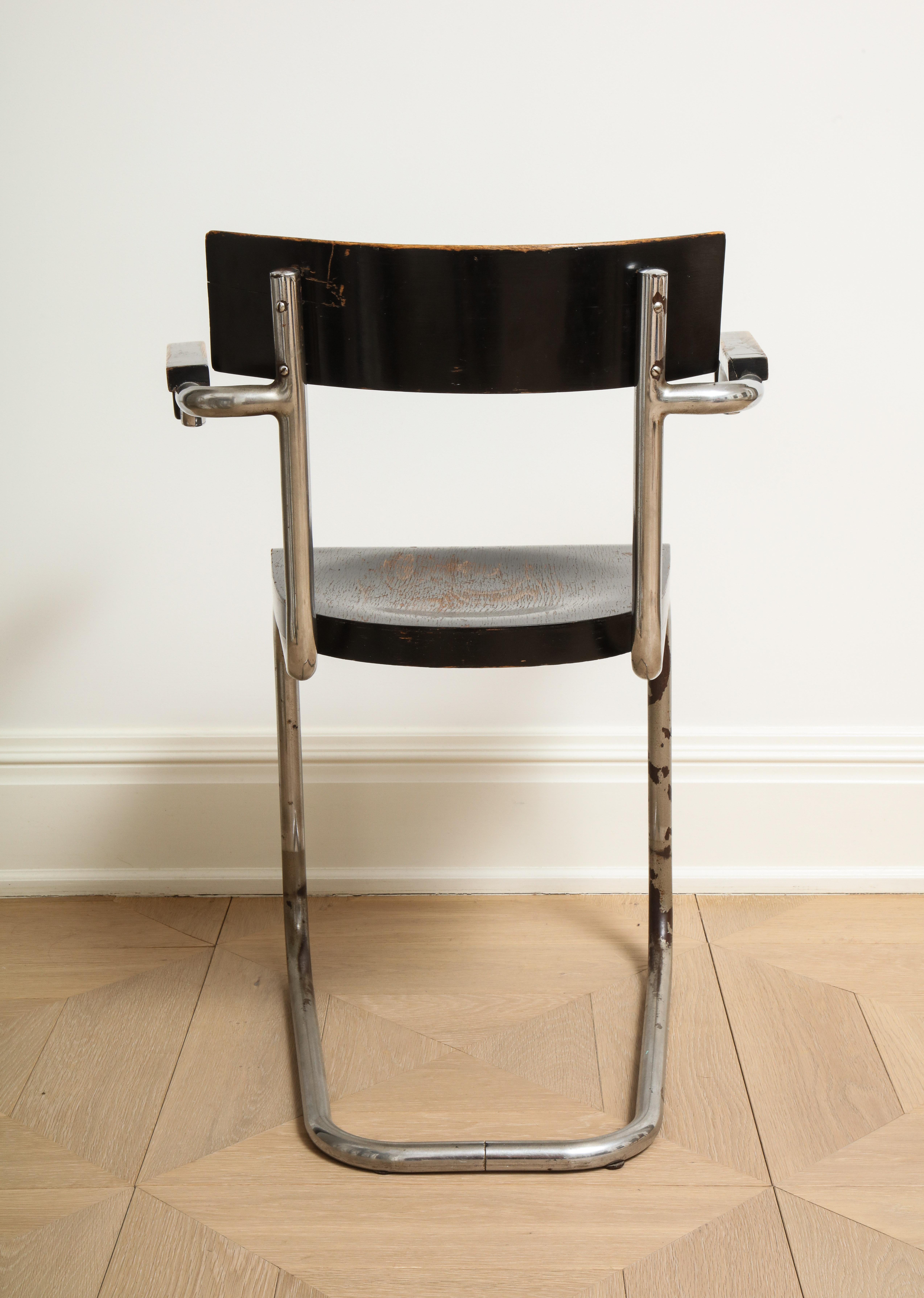 Bauhaus-Sessel aus verchromtem Stahlrohr und Buche von Mart Stam für Thonet (Chrom) im Angebot