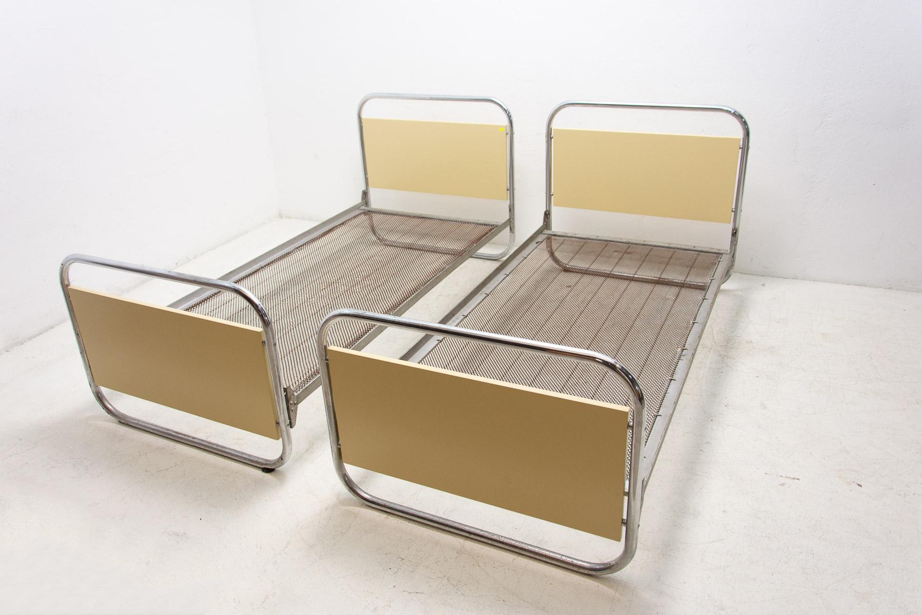 This functionalist chromed bed was made in the 1930´s.

Outstanding timeless design.

It´s made of wood and chrome. It´s a typical example of Czechoslovak functionalism. It´s in very good condition, showing slight signs of age and