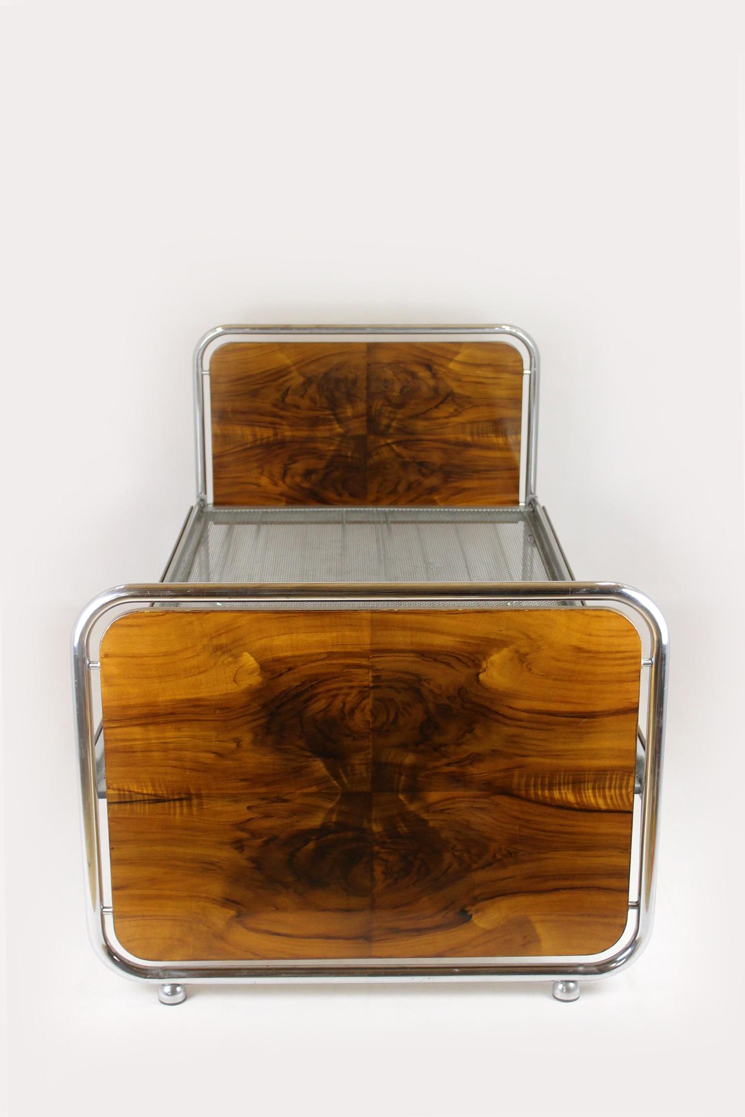 
These Bauhaus-style beds were produced in the 1940s in Czechoslovakia.
Mattress base dimensions: 185x85cm
Original, very good condition.
Please send us a message with your postcode to provide an accurate shipping cost.