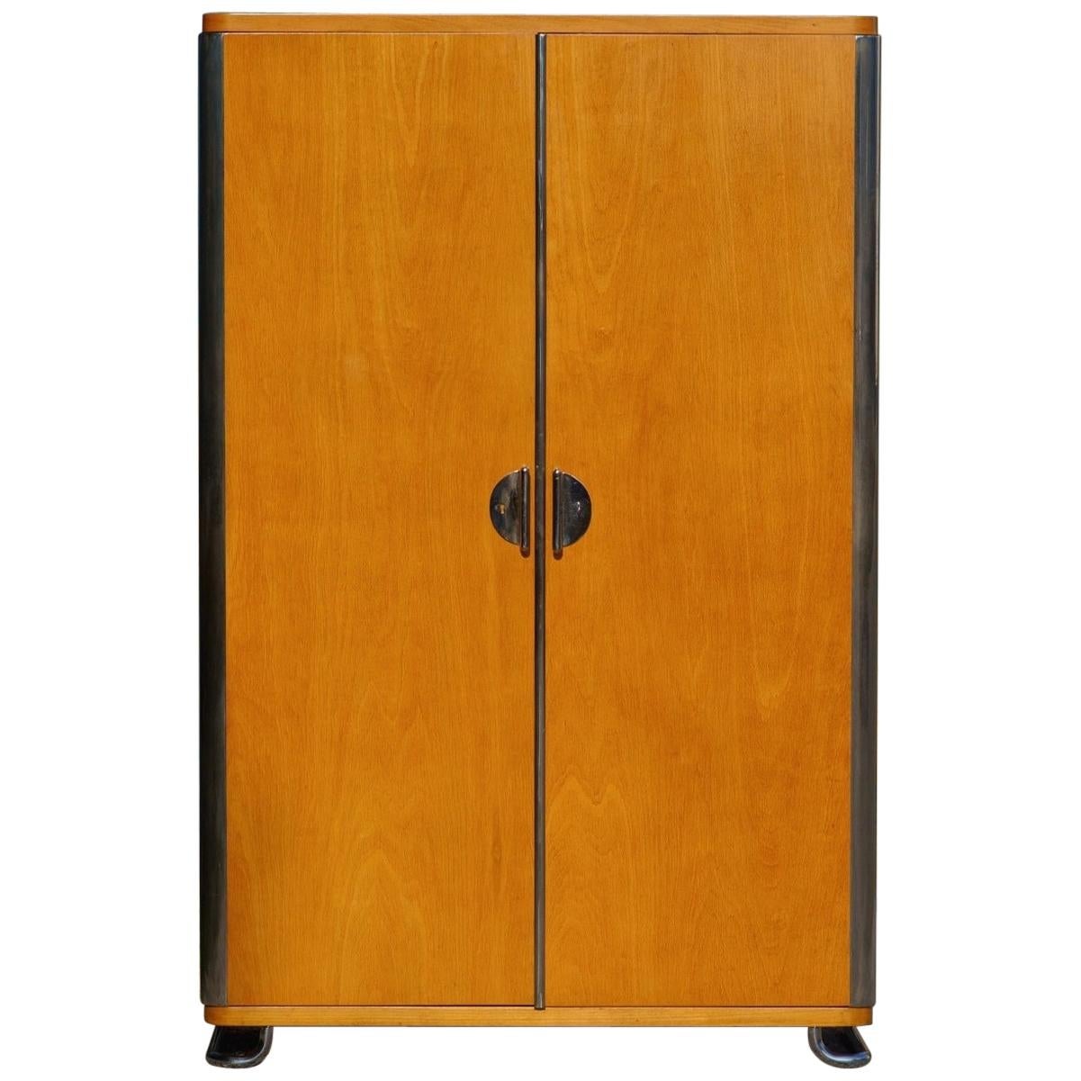 Armario tubular de acero Bauhaus de Vichr 
Spol, años 30