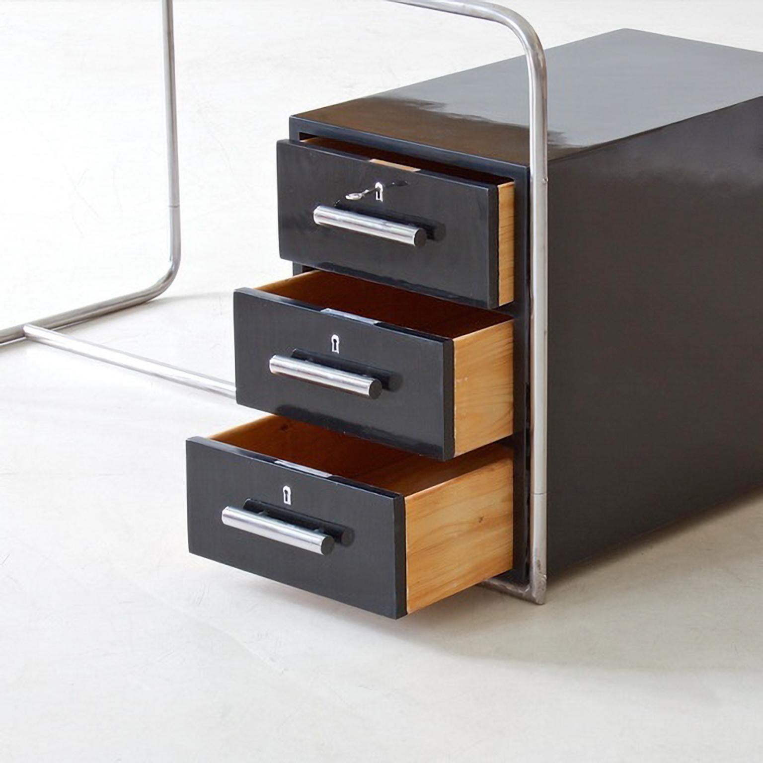 Bauhaus Tubular Steel Desk, Chrome Plated Metal, Stained Wood, Germany, c. 1930 For Sale 1
