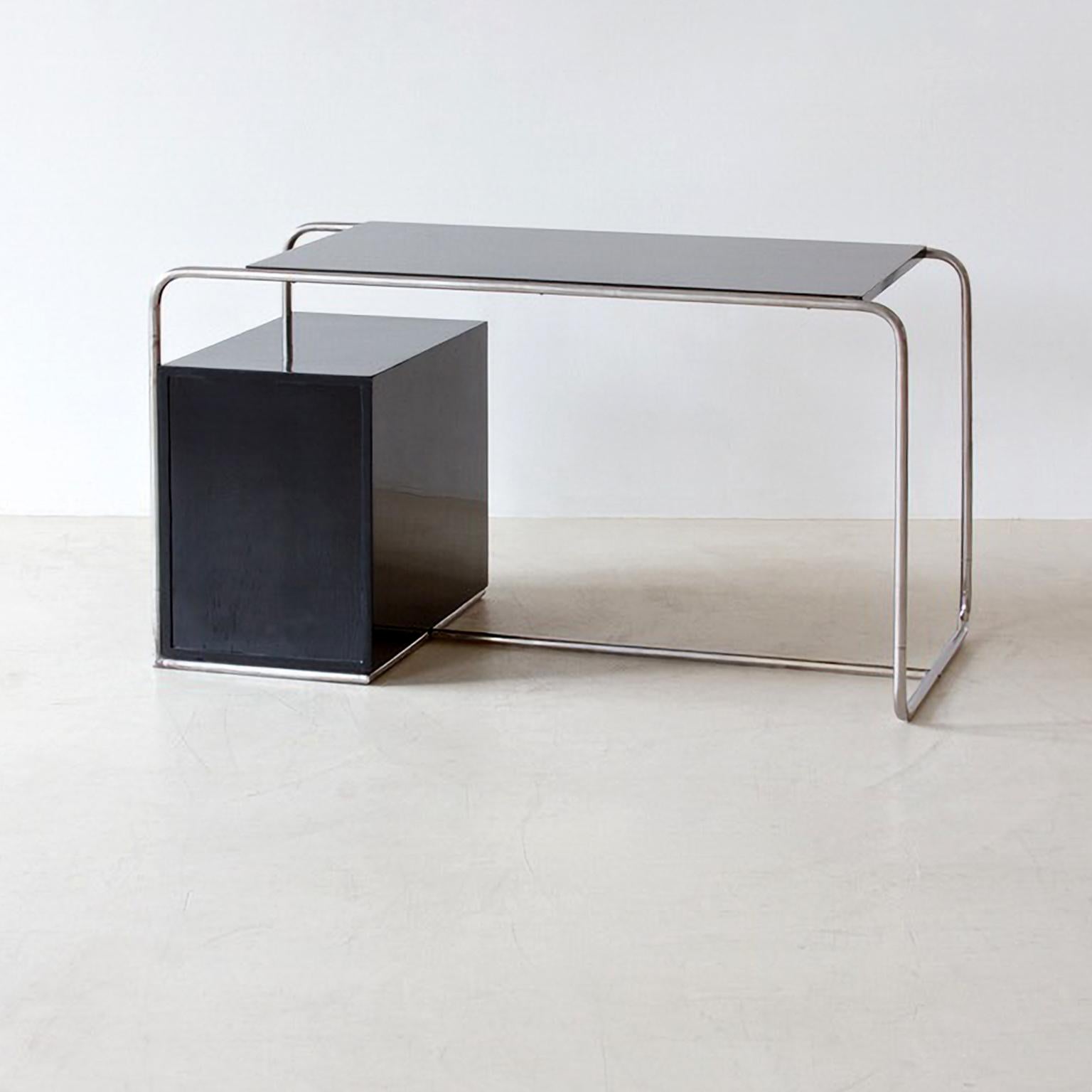 Bauhaus Tubular Steel Desk, Chrome Plated Metal, Stained Wood, Germany, c. 1930 2